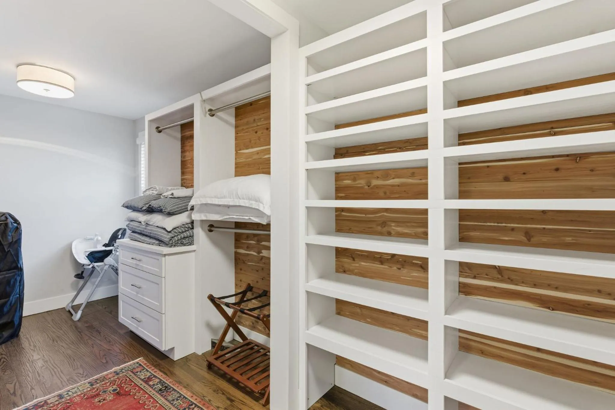 Bed in Spacious Modern Ranch 5 Miles to Downtown