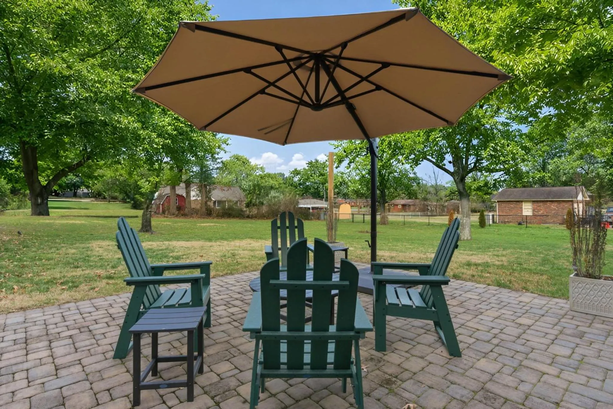 Spacious Modern Ranch 5 Miles to Downtown