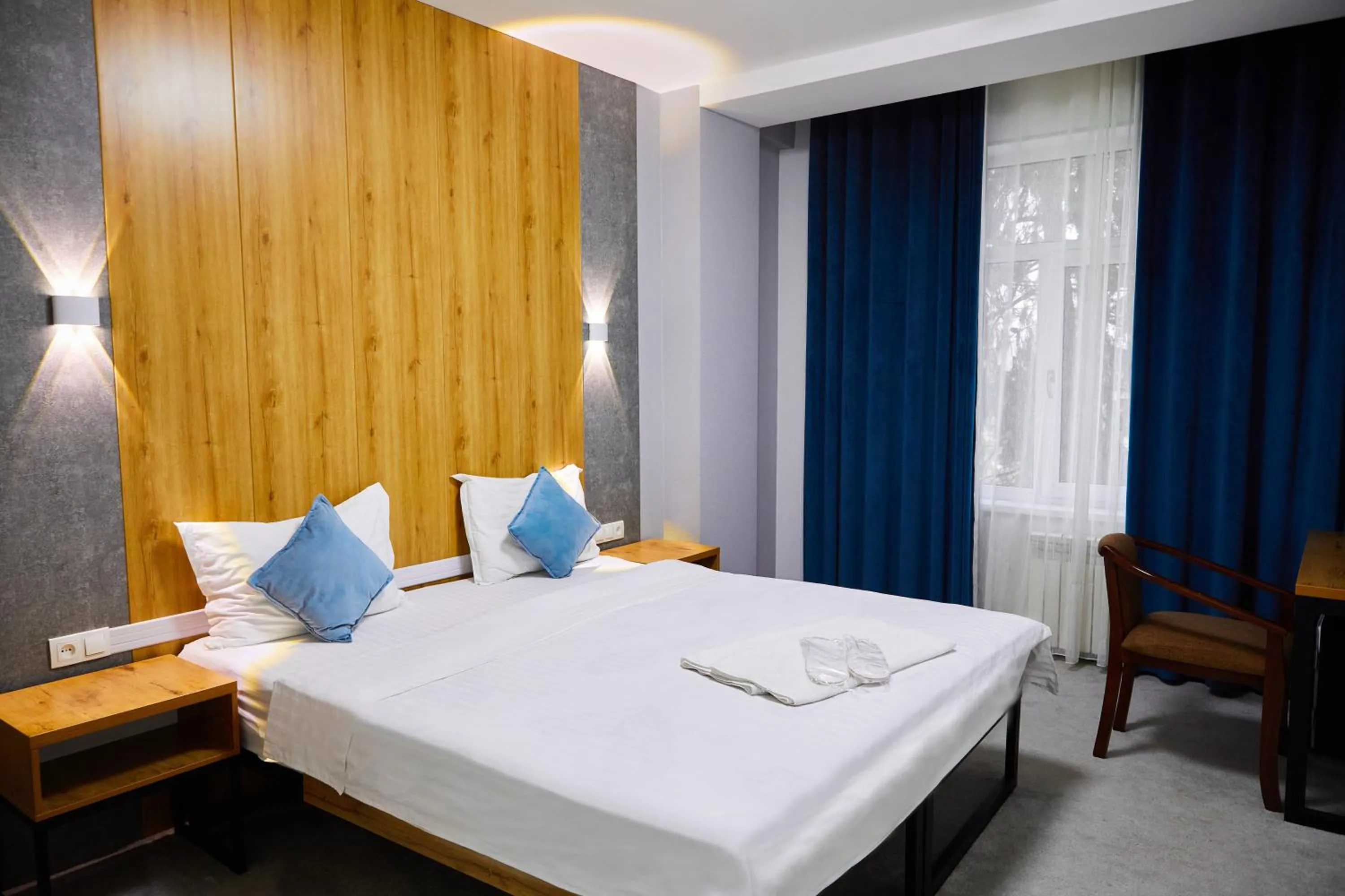 Photo of the whole room, Bed in Art Plaza Hotel