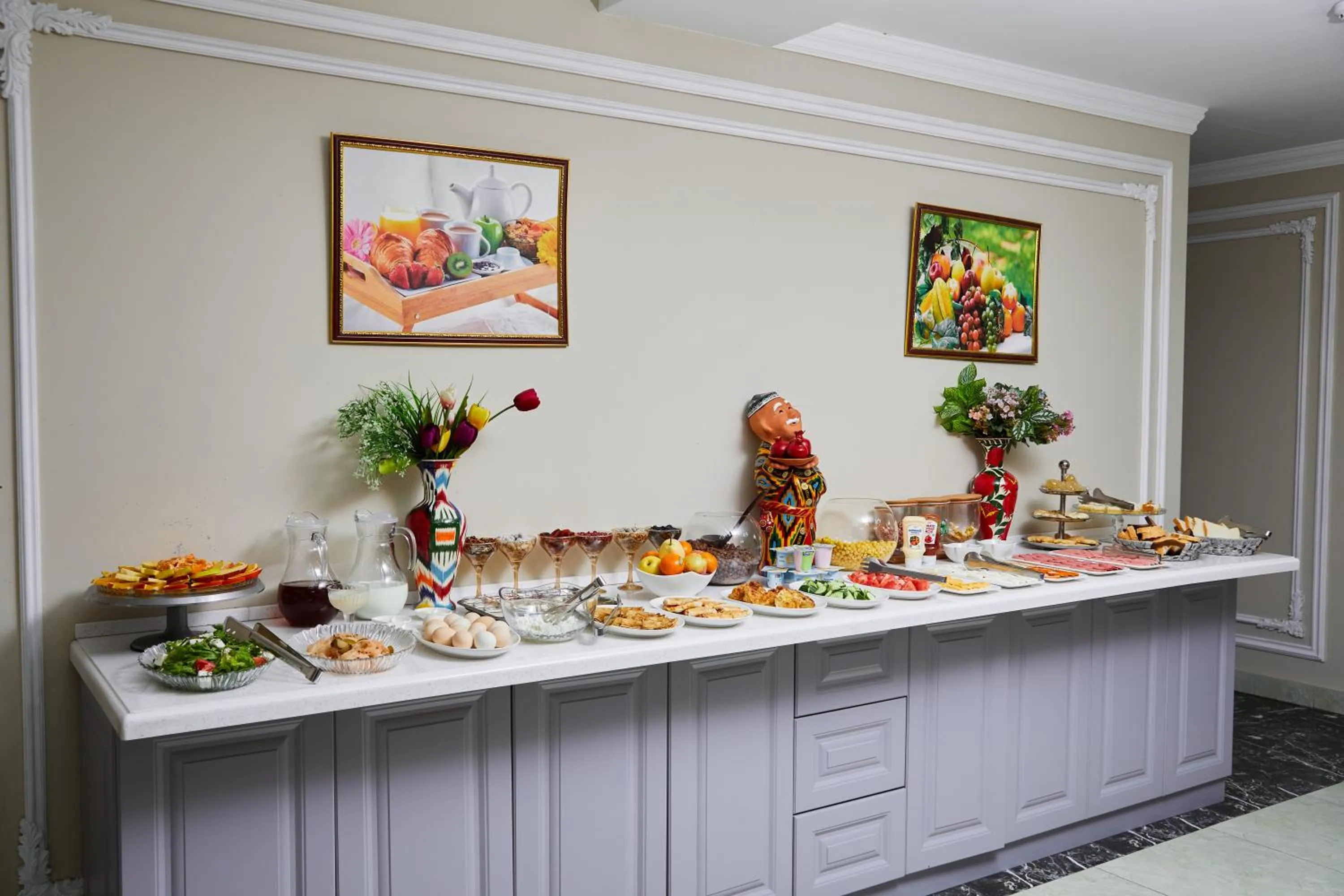 Buffet breakfast in Art Plaza Hotel