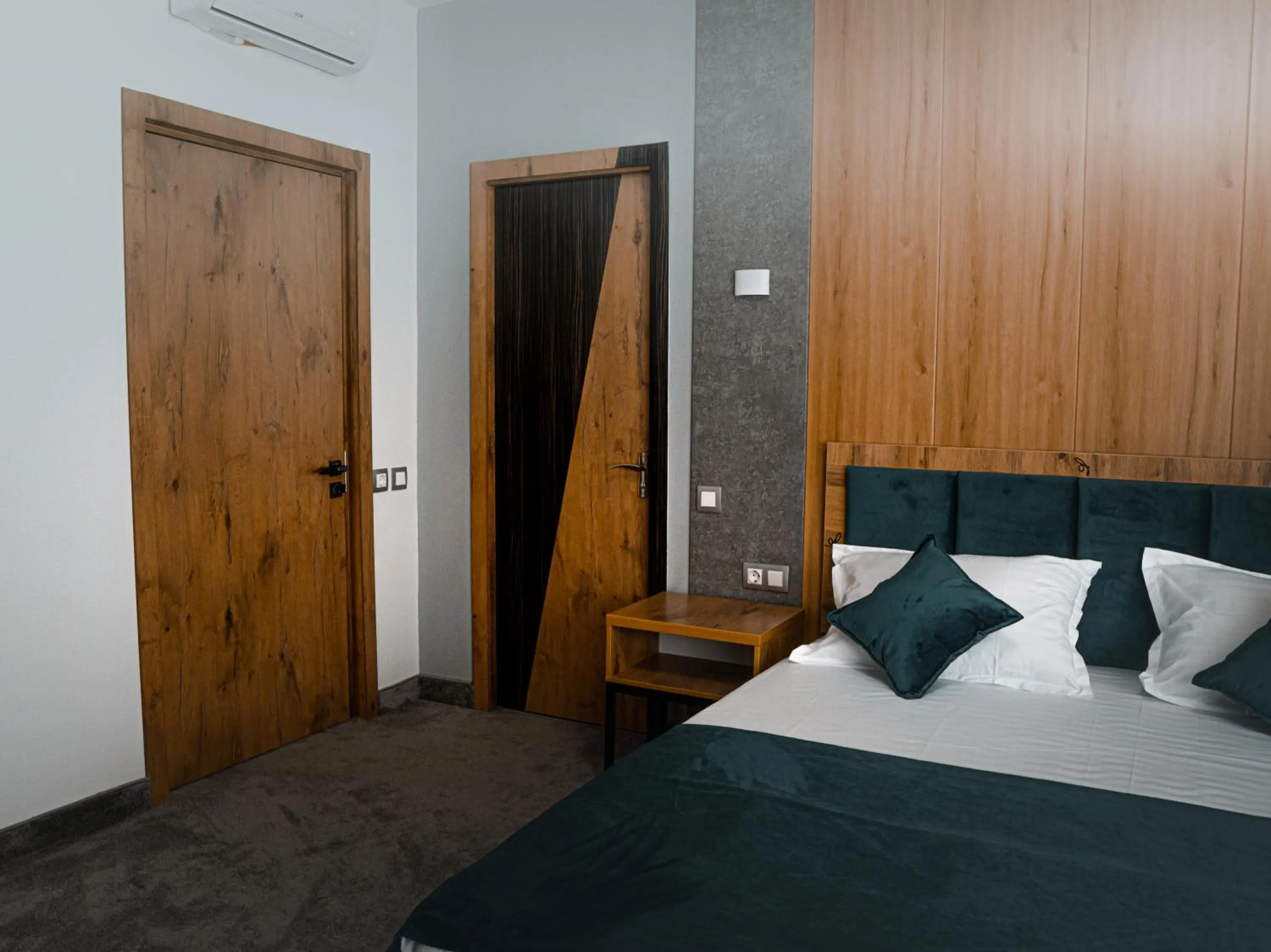 Photo of the whole room, Bed in Art Plaza Hotel