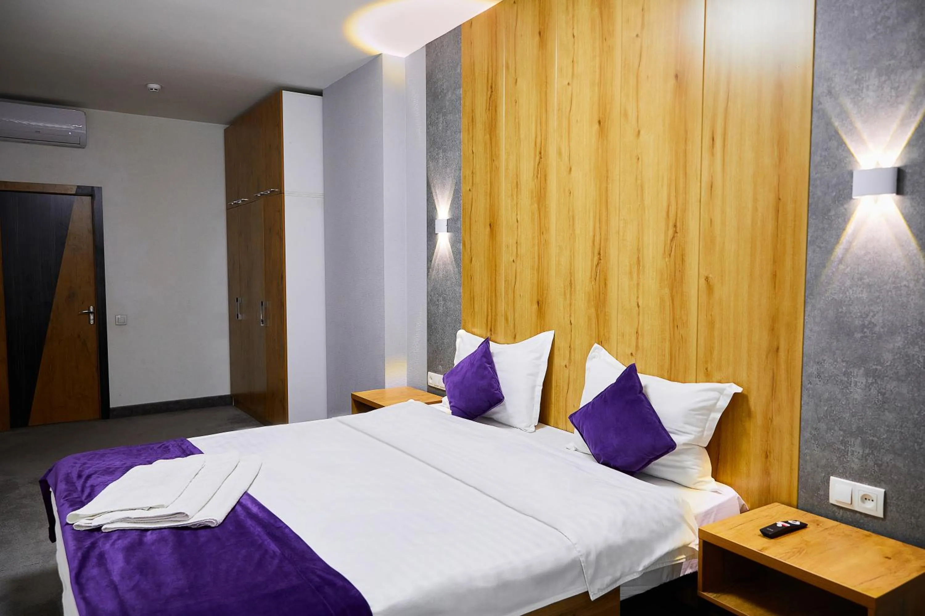 Bed in Art Plaza Hotel