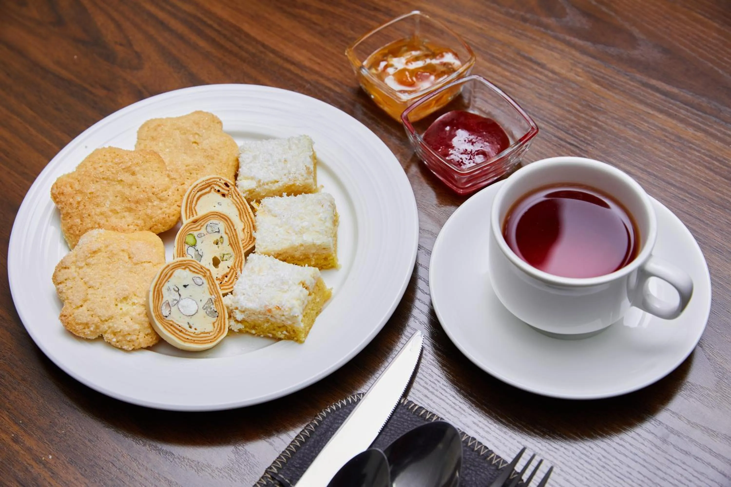 Continental breakfast in Art Plaza Hotel