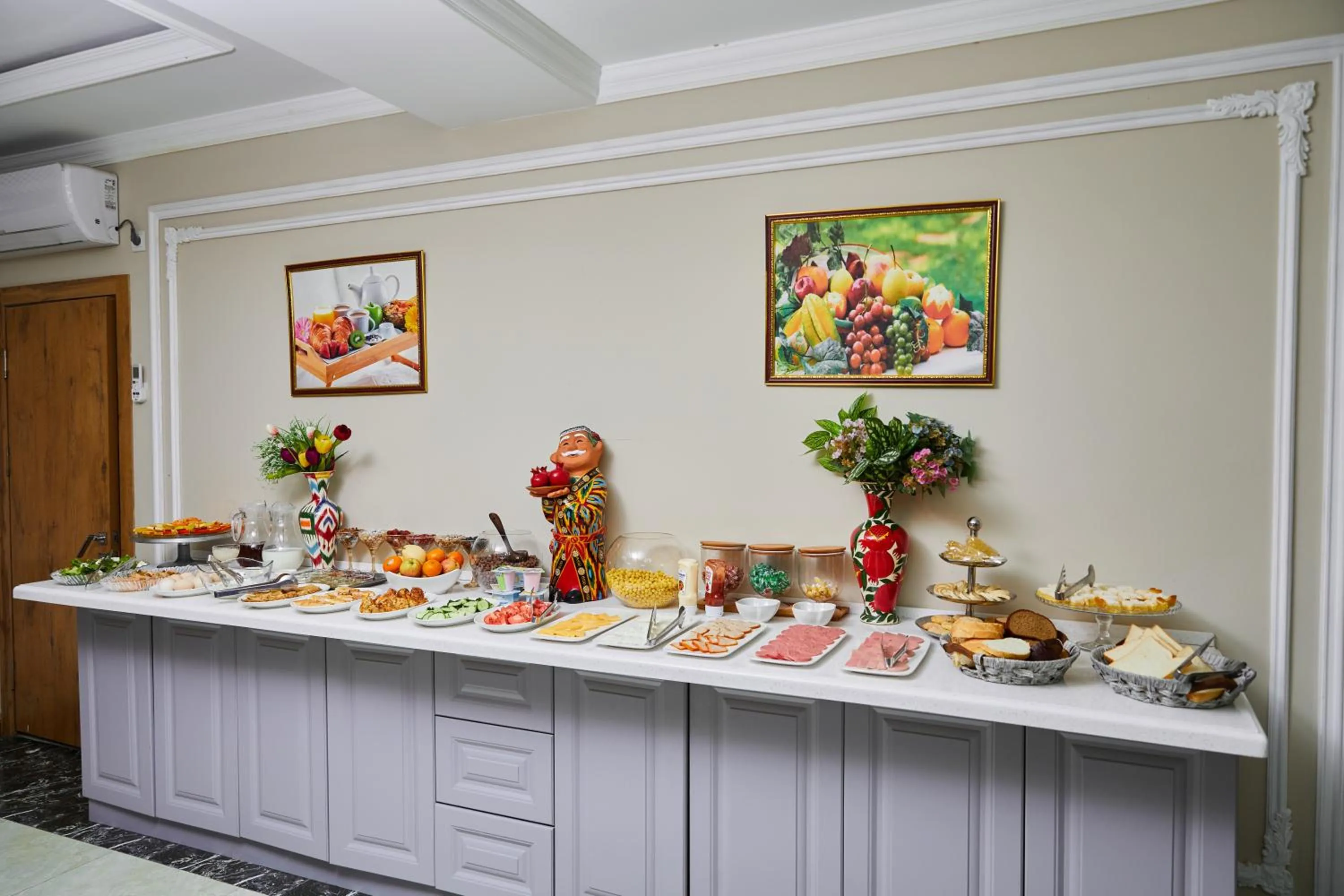 Buffet breakfast in Art Plaza Hotel