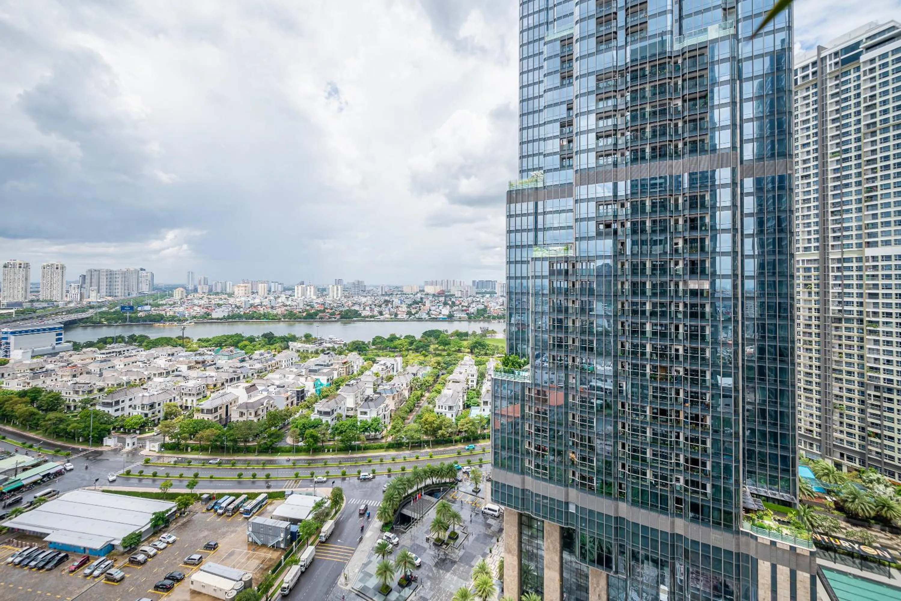 Property building in CeLaVie Serviced Apartment - The Vinhomes and Landmark