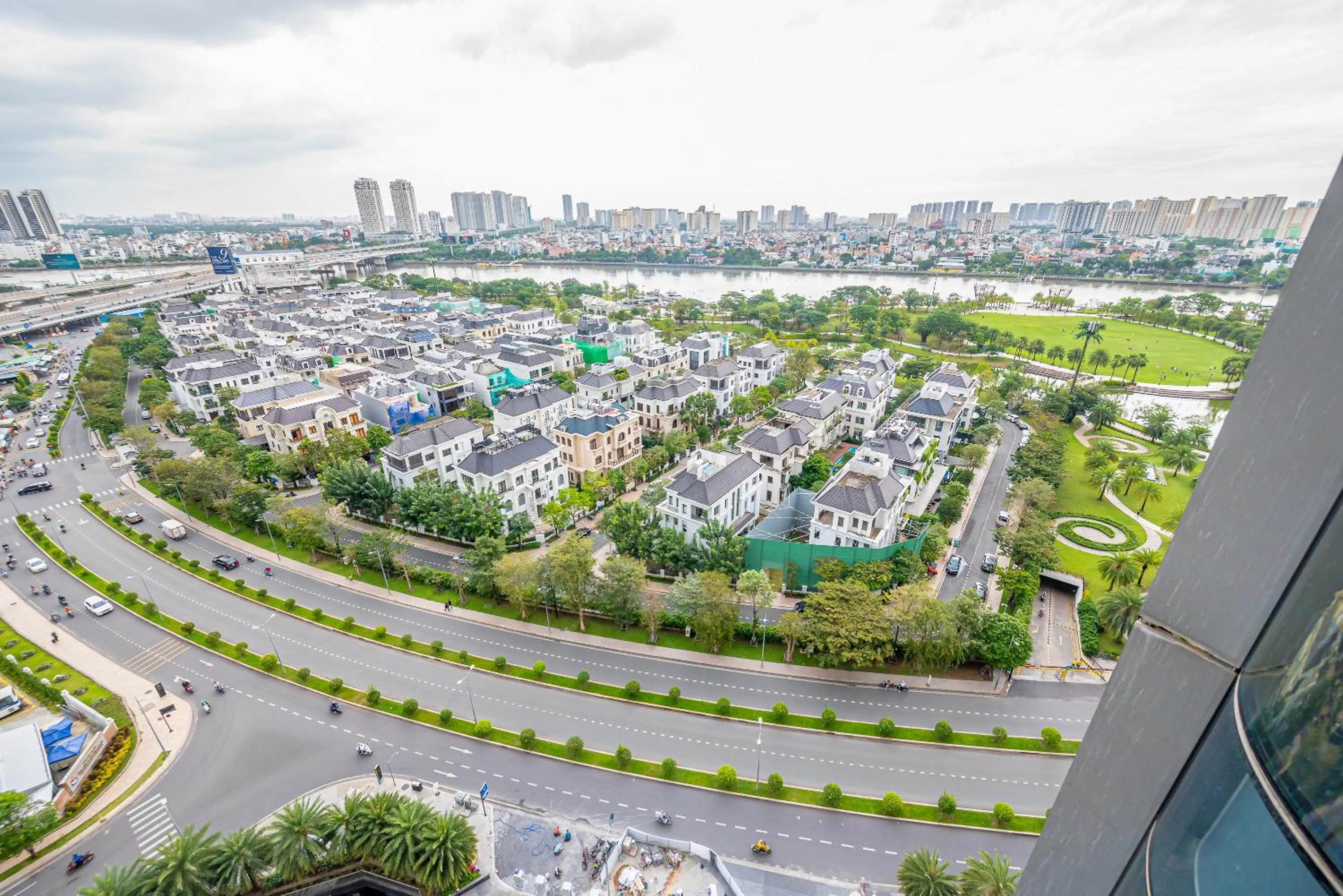 Property building in CeLaVie Serviced Apartment - The Vinhomes and Landmark