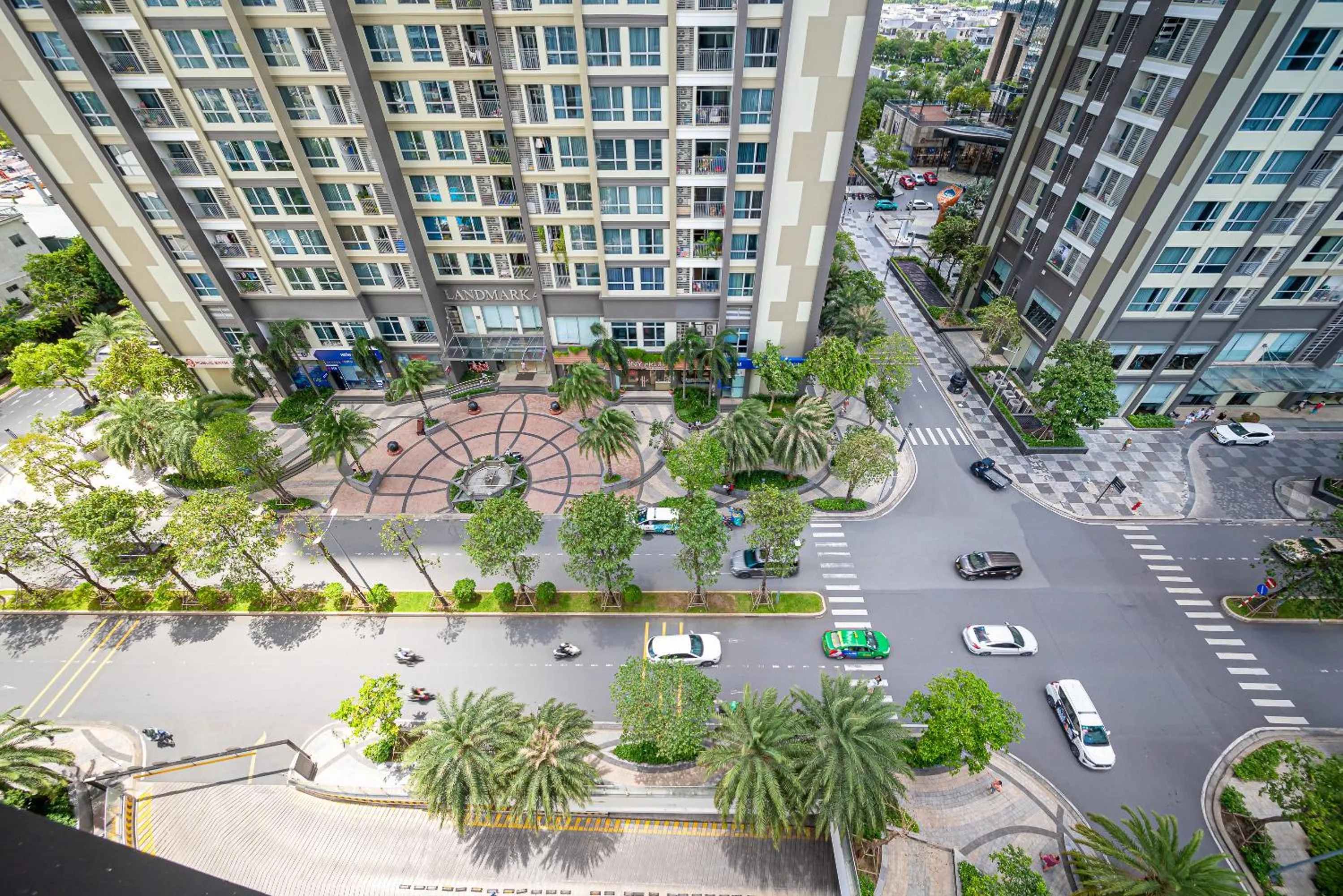 Street view in CeLaVie Serviced Apartment - The Vinhomes and Landmark