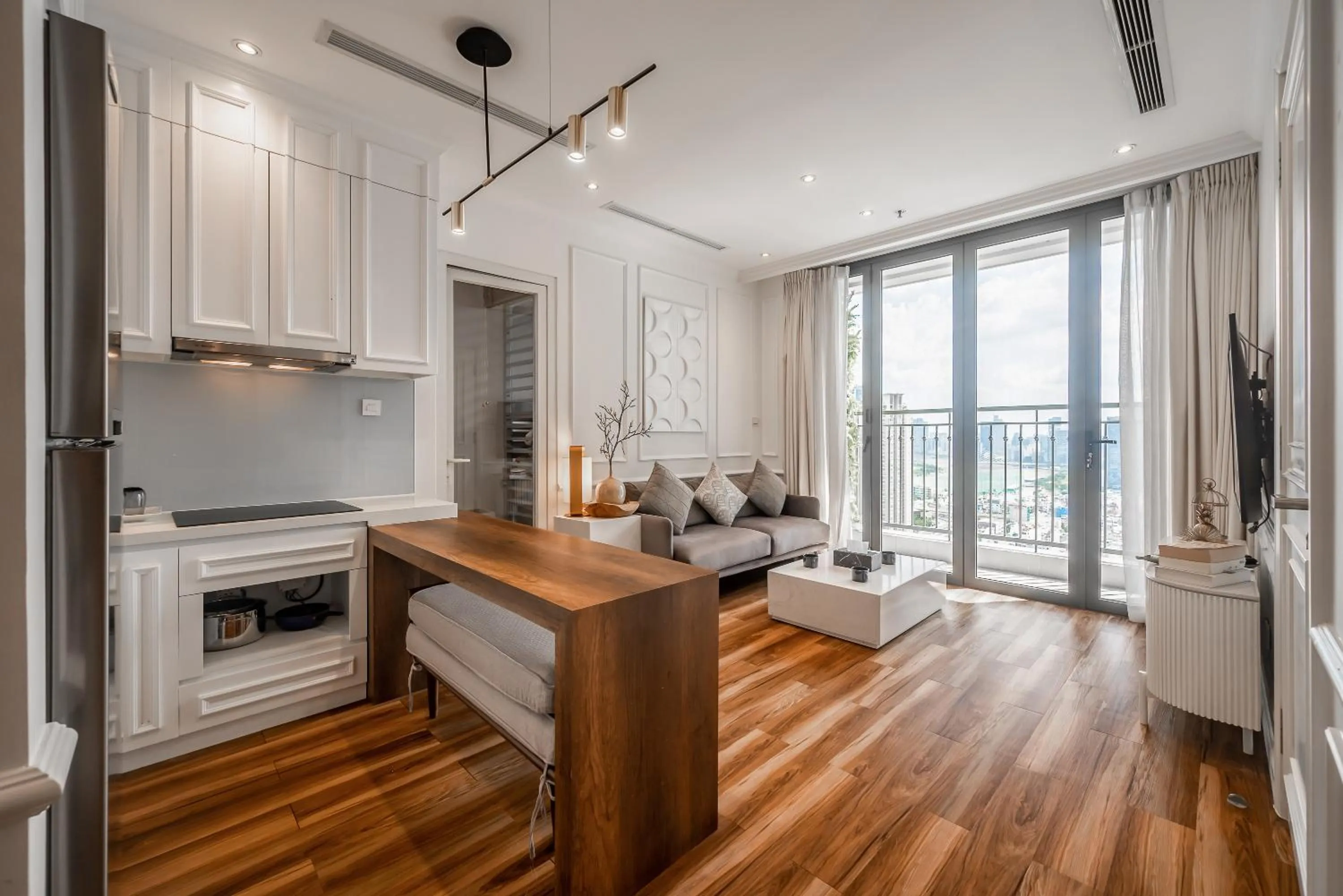 Kitchen or kitchenette in CeLaVie Serviced Apartment - The Vinhomes and Landmark