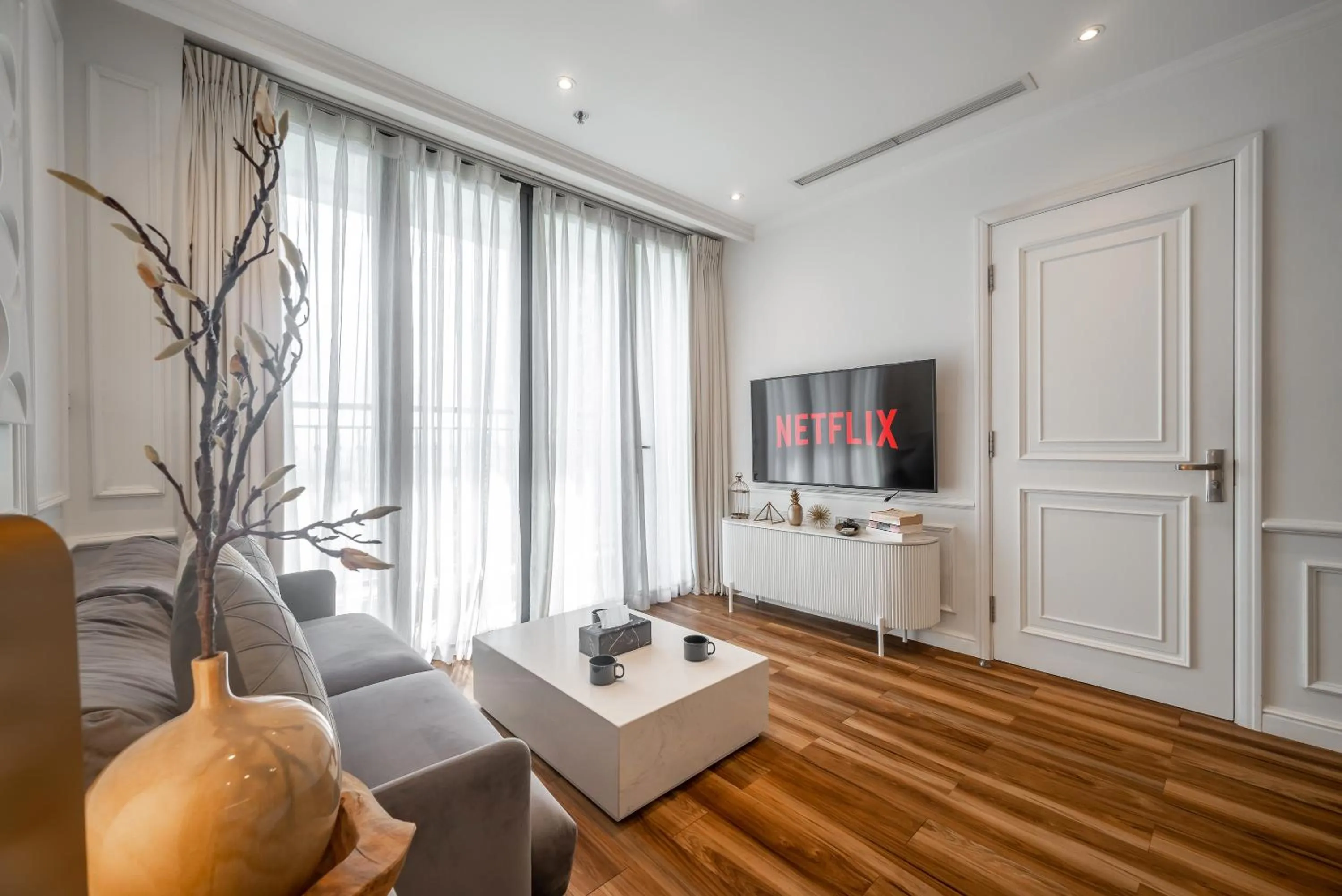 Communal lounge/ TV room in CeLaVie Serviced Apartment - The Vinhomes and Landmark