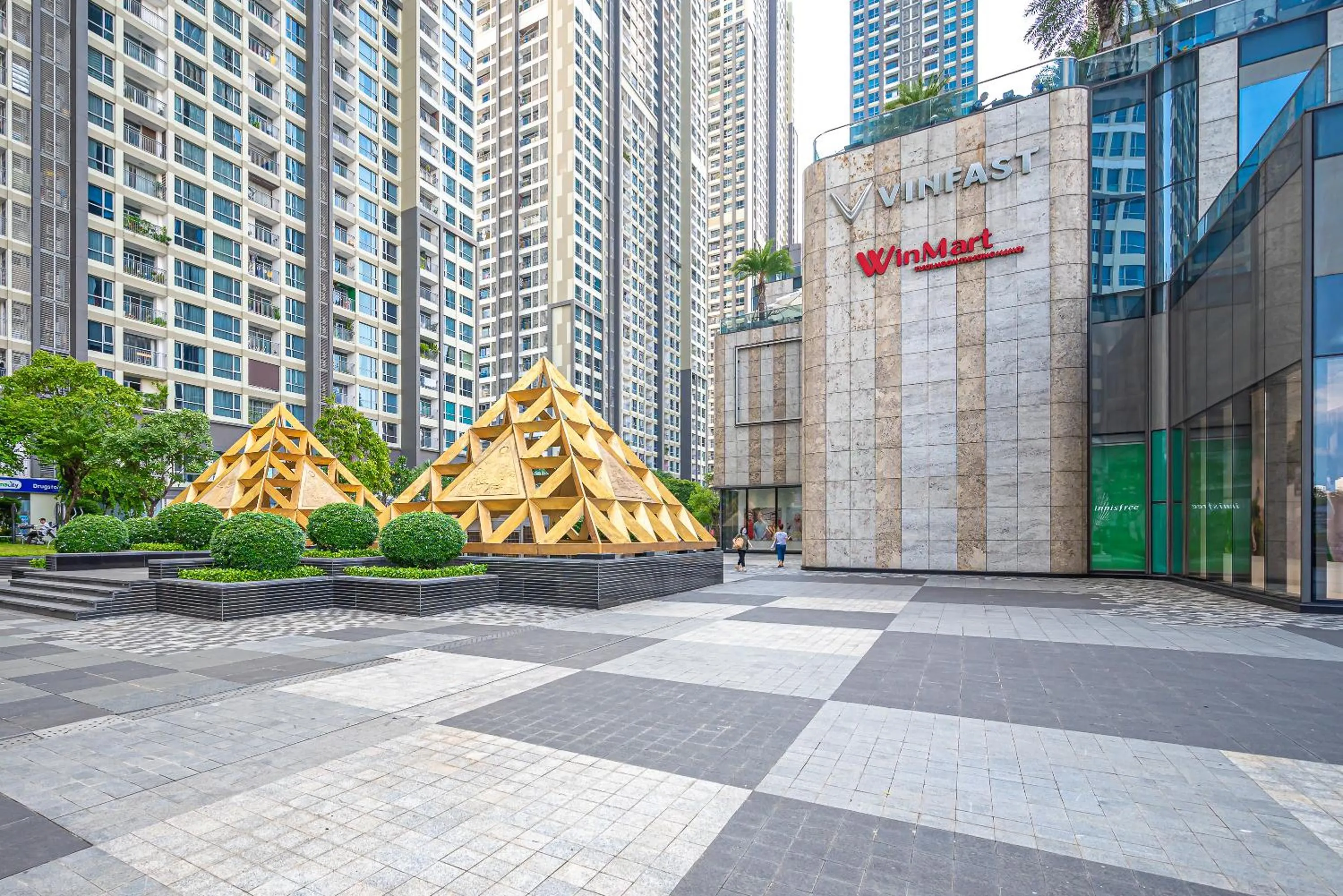 Property building in CeLaVie Serviced Apartment - The Vinhomes and Landmark