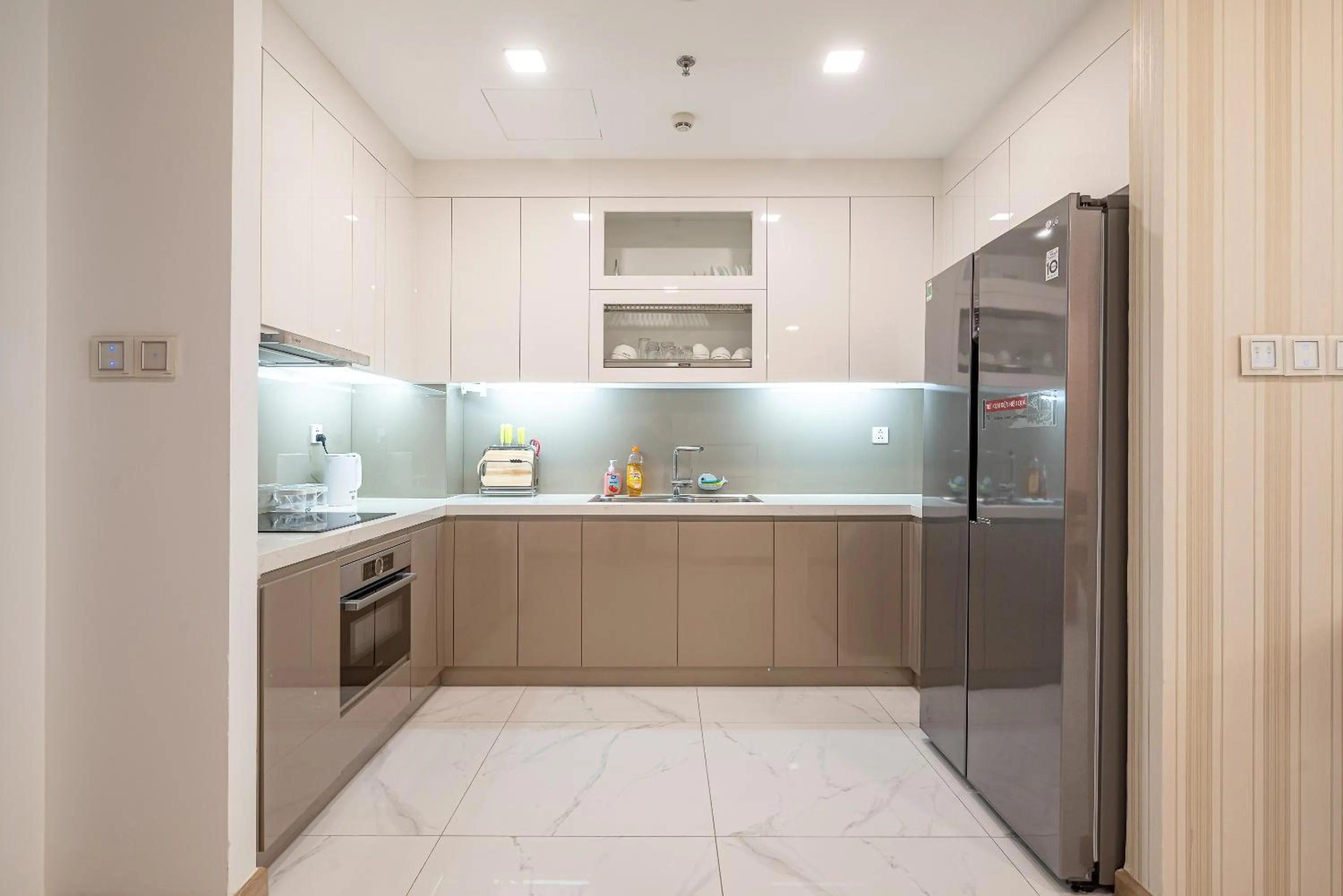 Kitchen or kitchenette in CeLaVie Serviced Apartment - The Vinhomes and Landmark