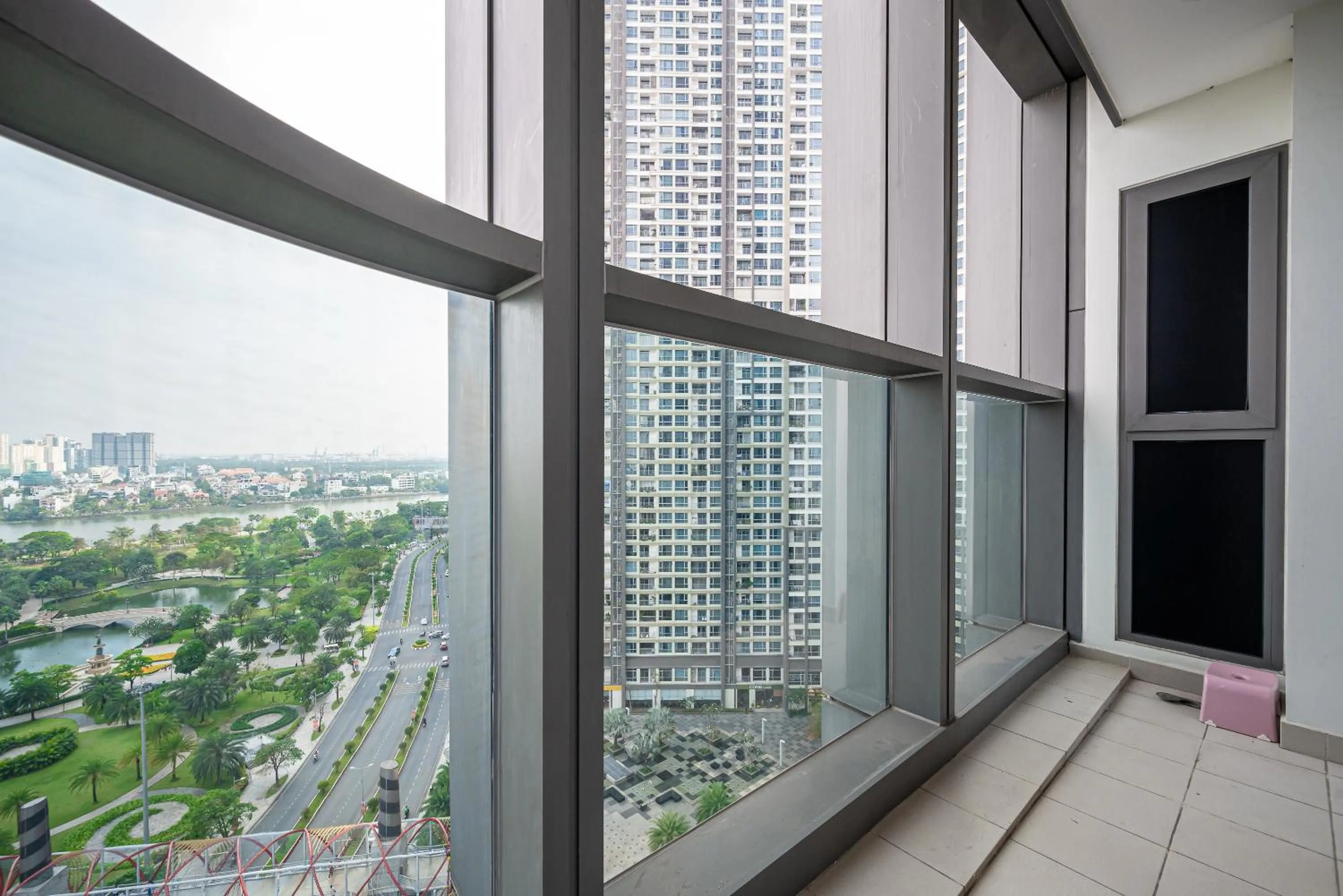 Property building in CeLaVie Serviced Apartment - The Vinhomes and Landmark