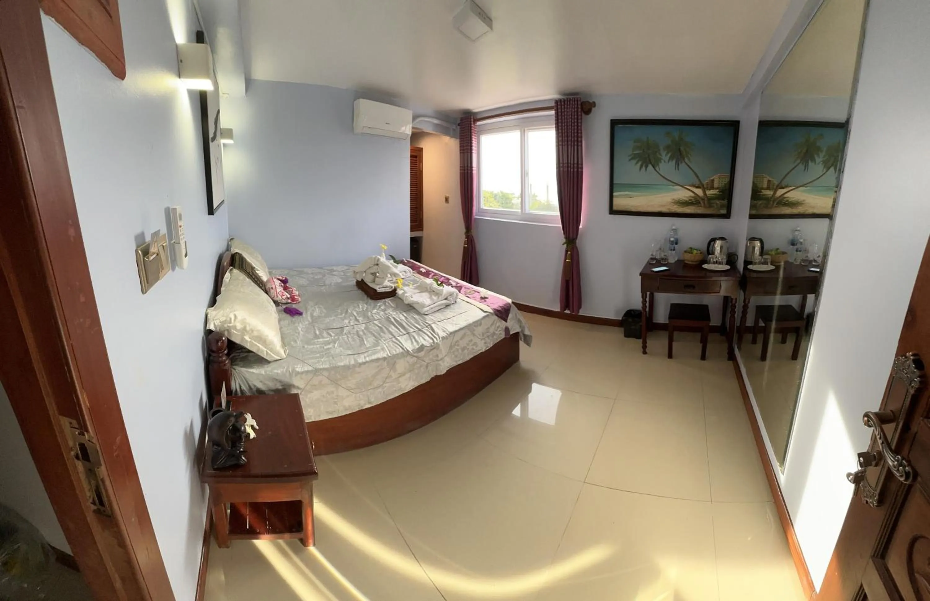 Bed in Hawaii Lounge