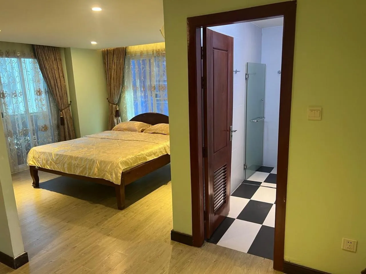 Bed in Hawaii Lounge