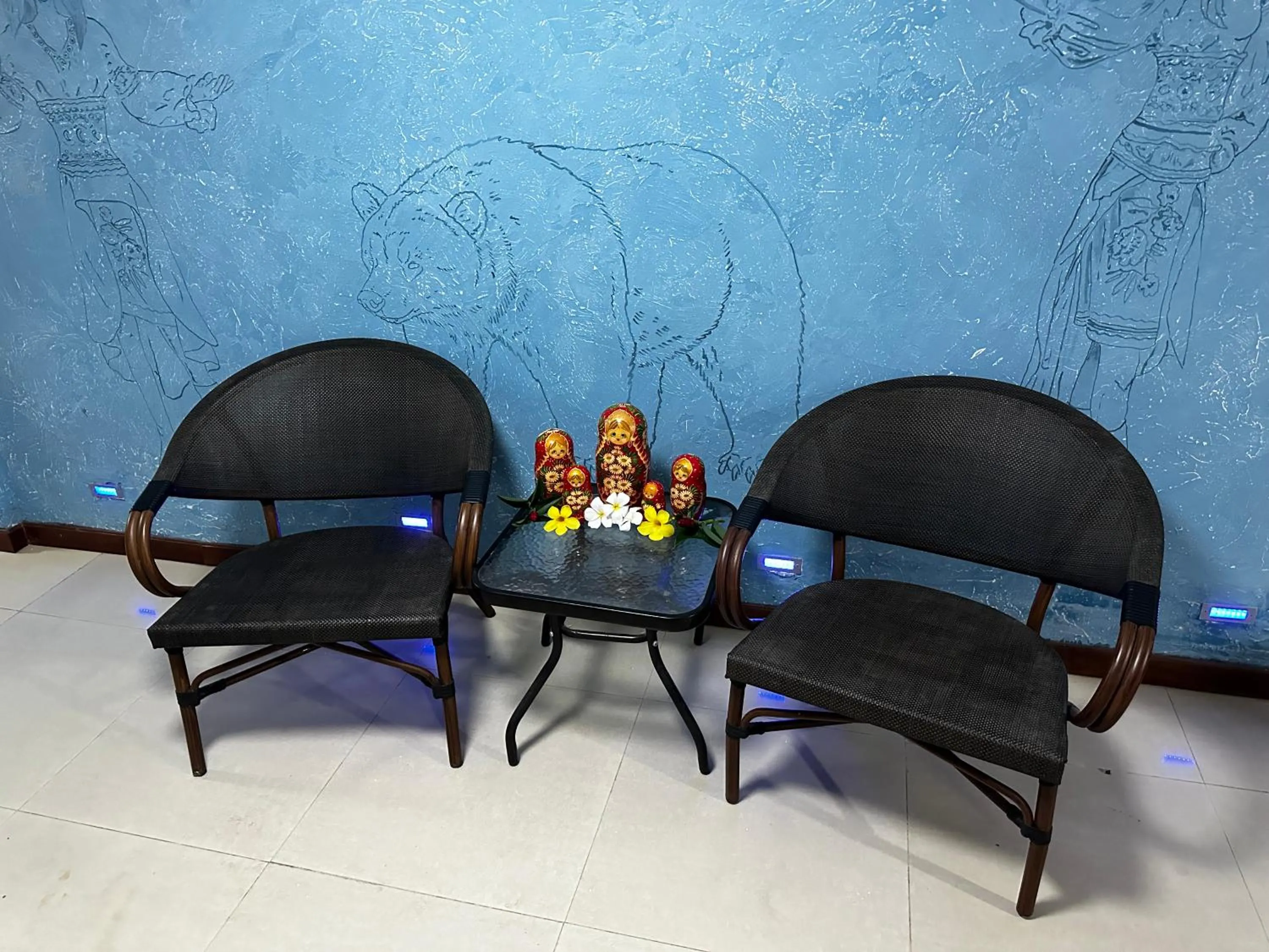 Seating area in Hawaii Lounge