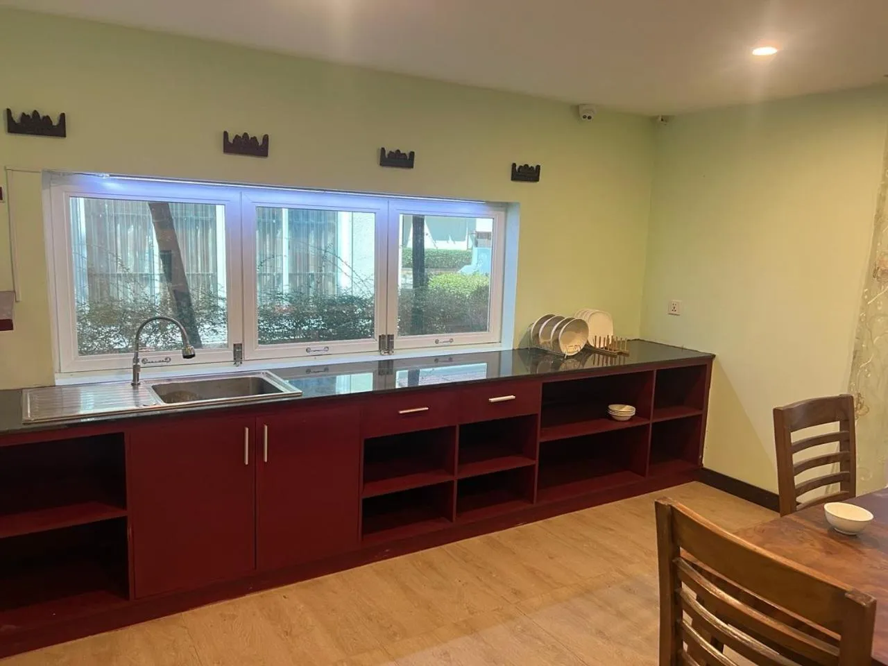 Kitchen or kitchenette in Hawaii Lounge