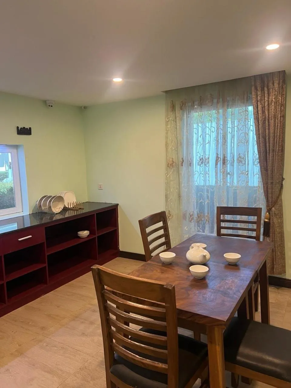 Kitchen or kitchenette in Hawaii Lounge