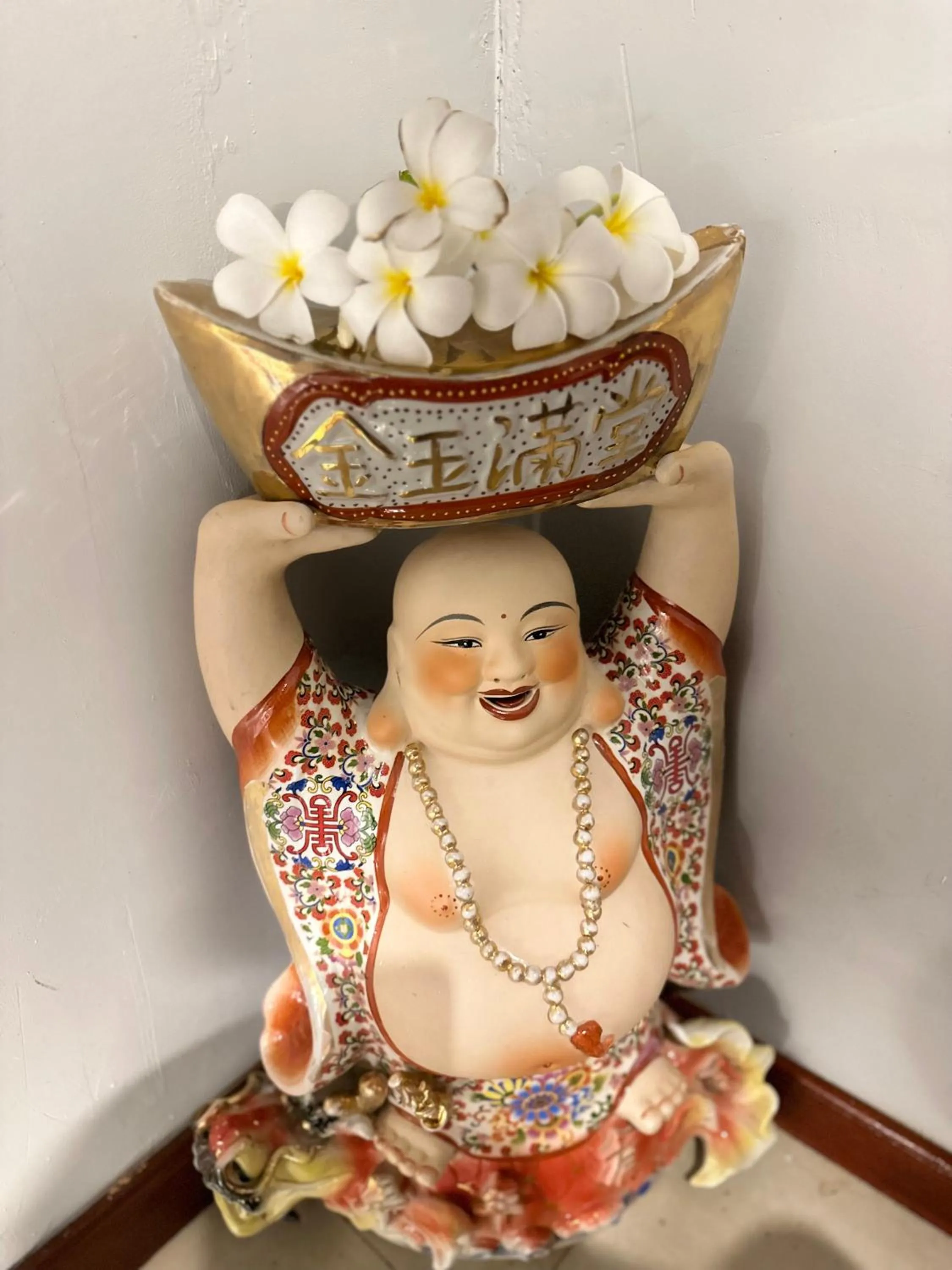 Decorative detail in Hawaii Lounge