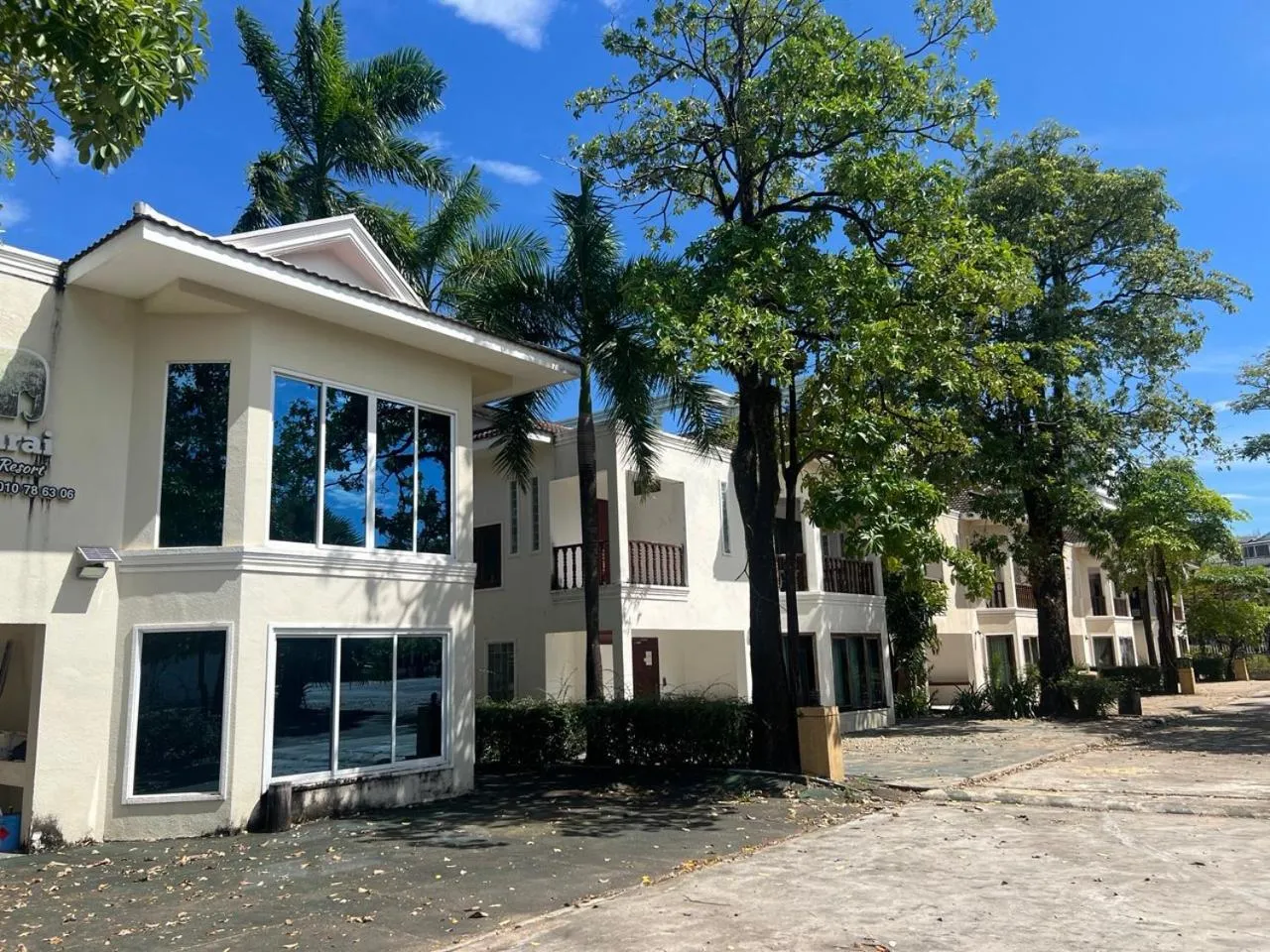 Property building in Hawaii Lounge