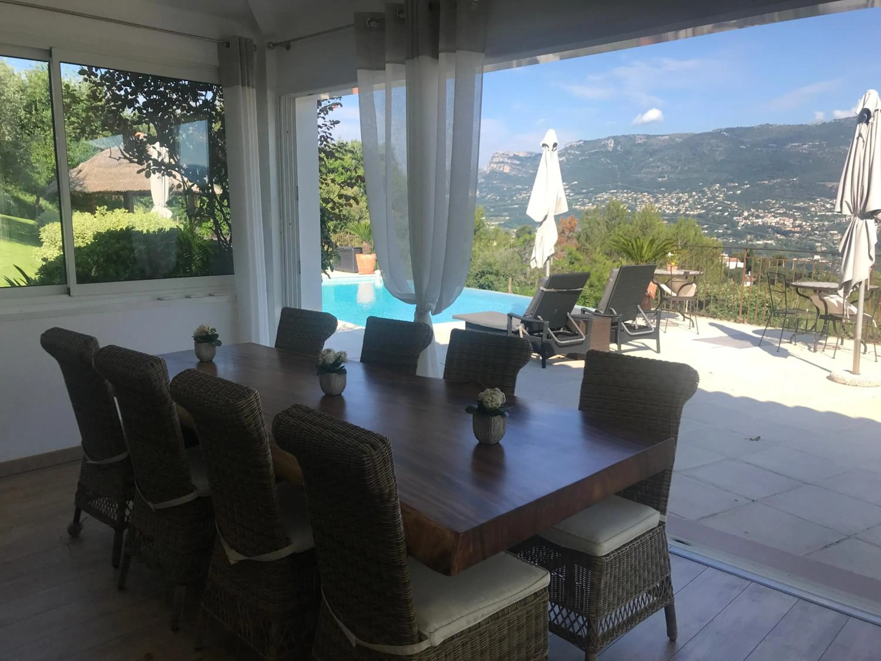 Dining area in Villa Kilauea B&B