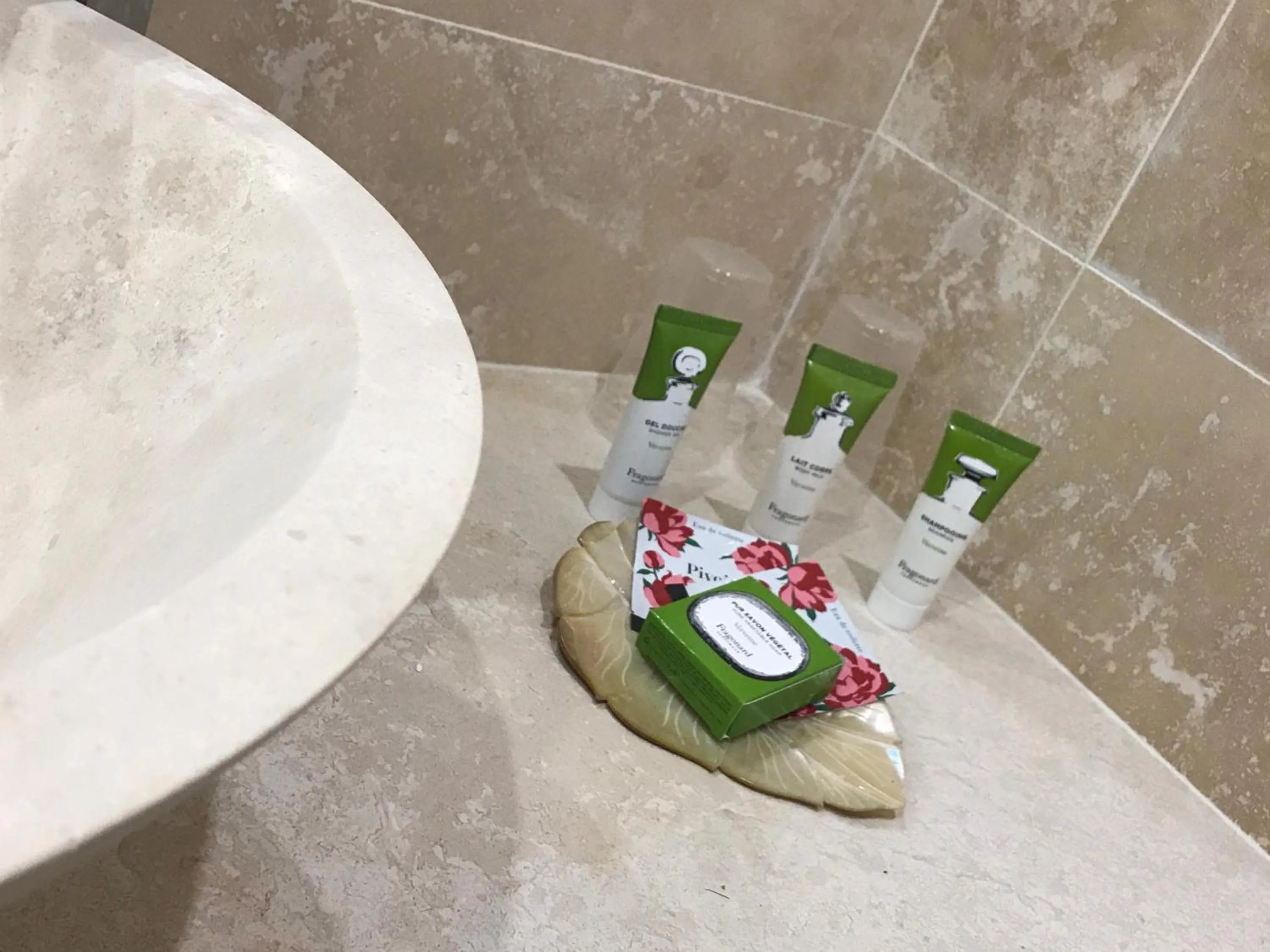 Bathroom in Villa Kilauea B&B