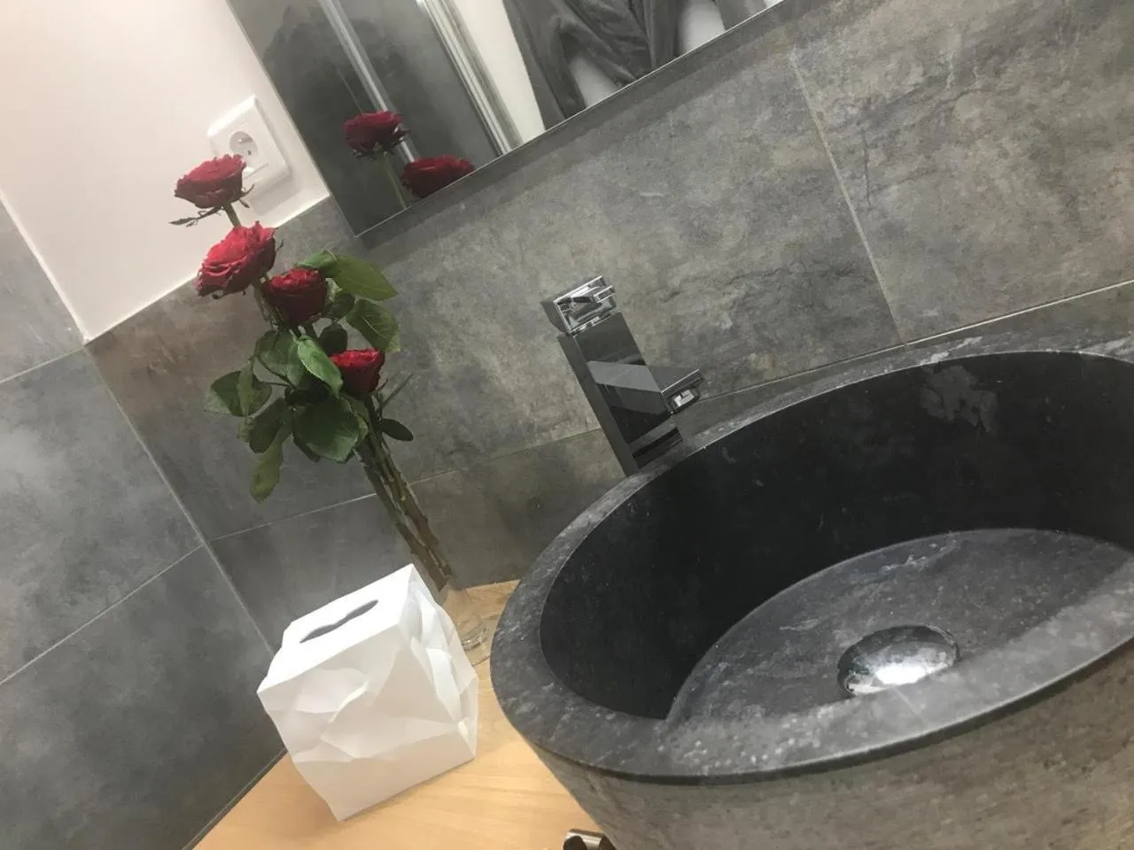 Bathroom in Villa Kilauea B&B