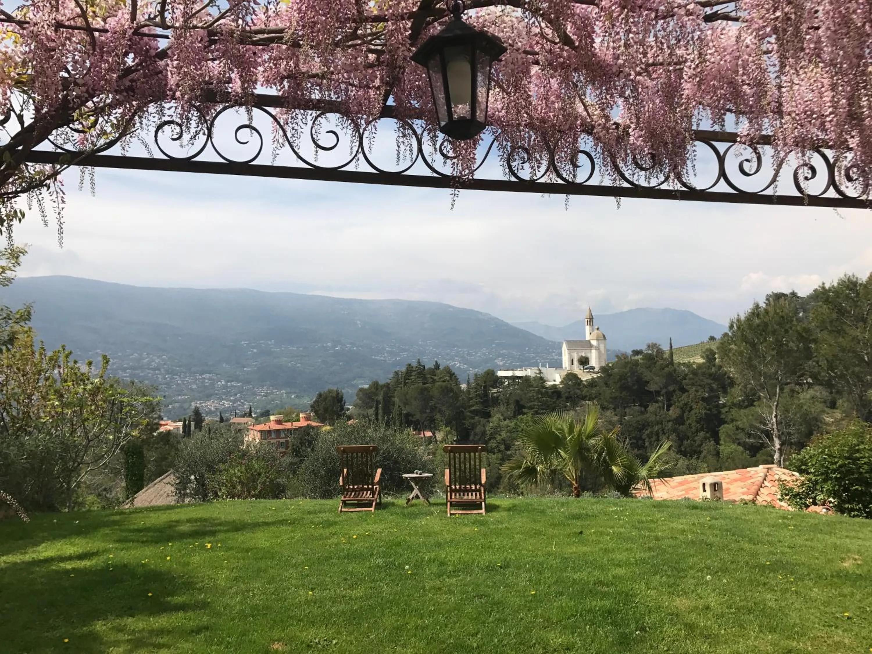 Garden view in Villa Kilauea B&B