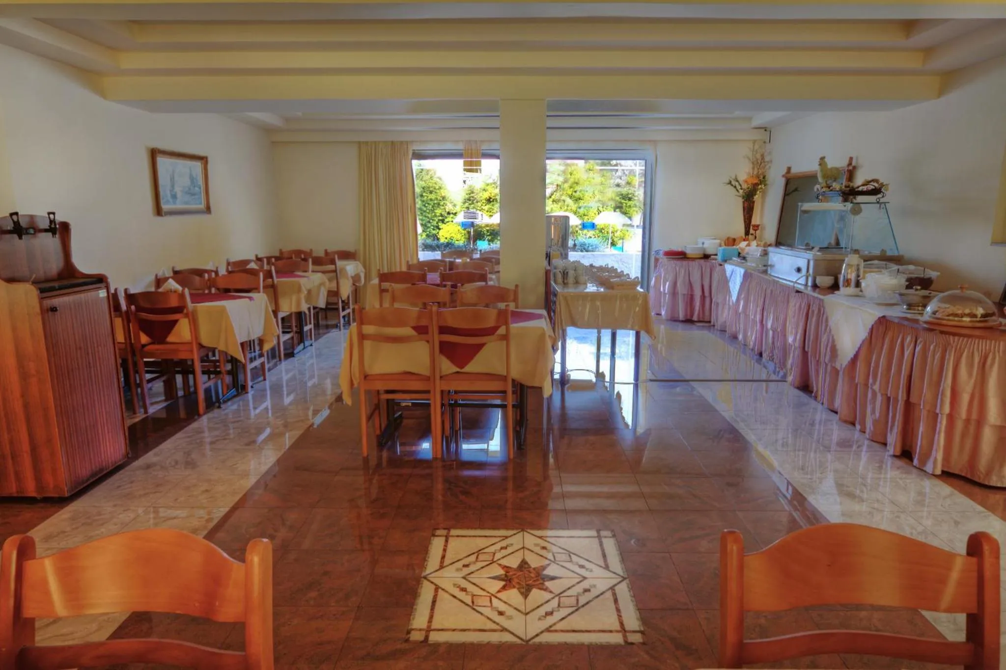 Restaurant/places to eat in Kassandra Hotel