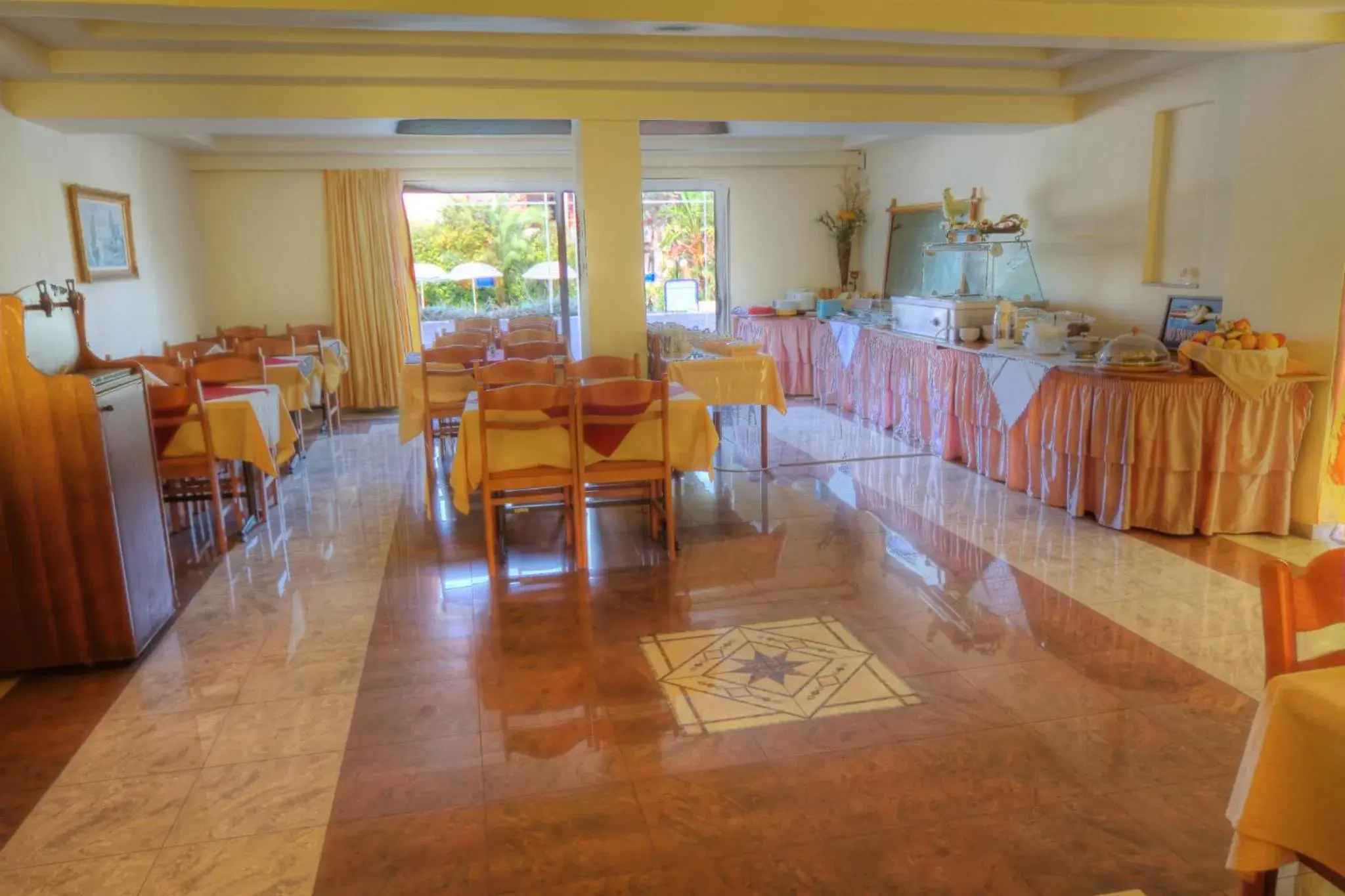 Restaurant/places to eat in Kassandra Hotel Restaurant/places to eat in Kassandra Hotel