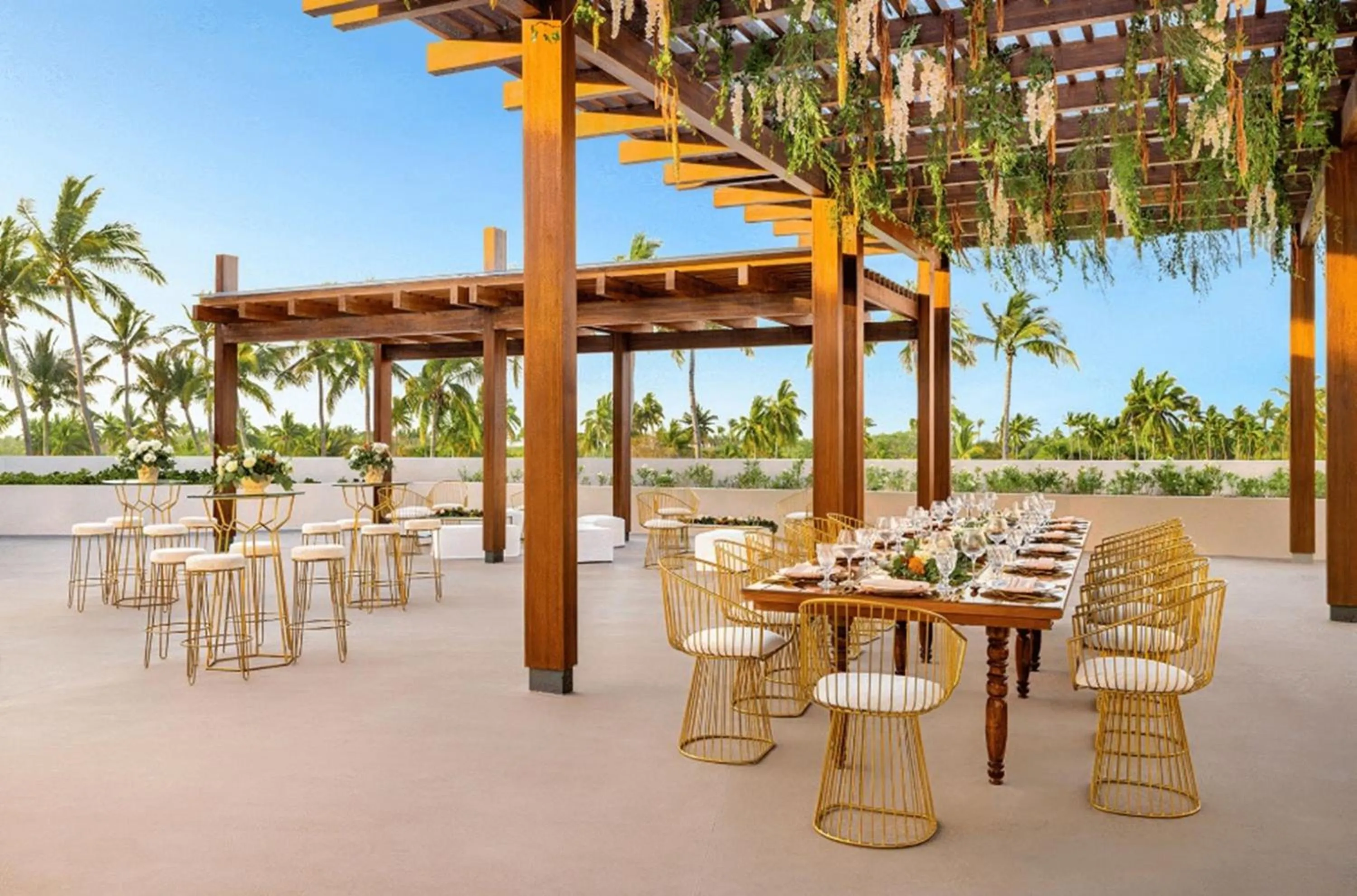 group of guests in Dreams Estrella del Mar Mazatlan Golf & Spa Resort - All Inclusive