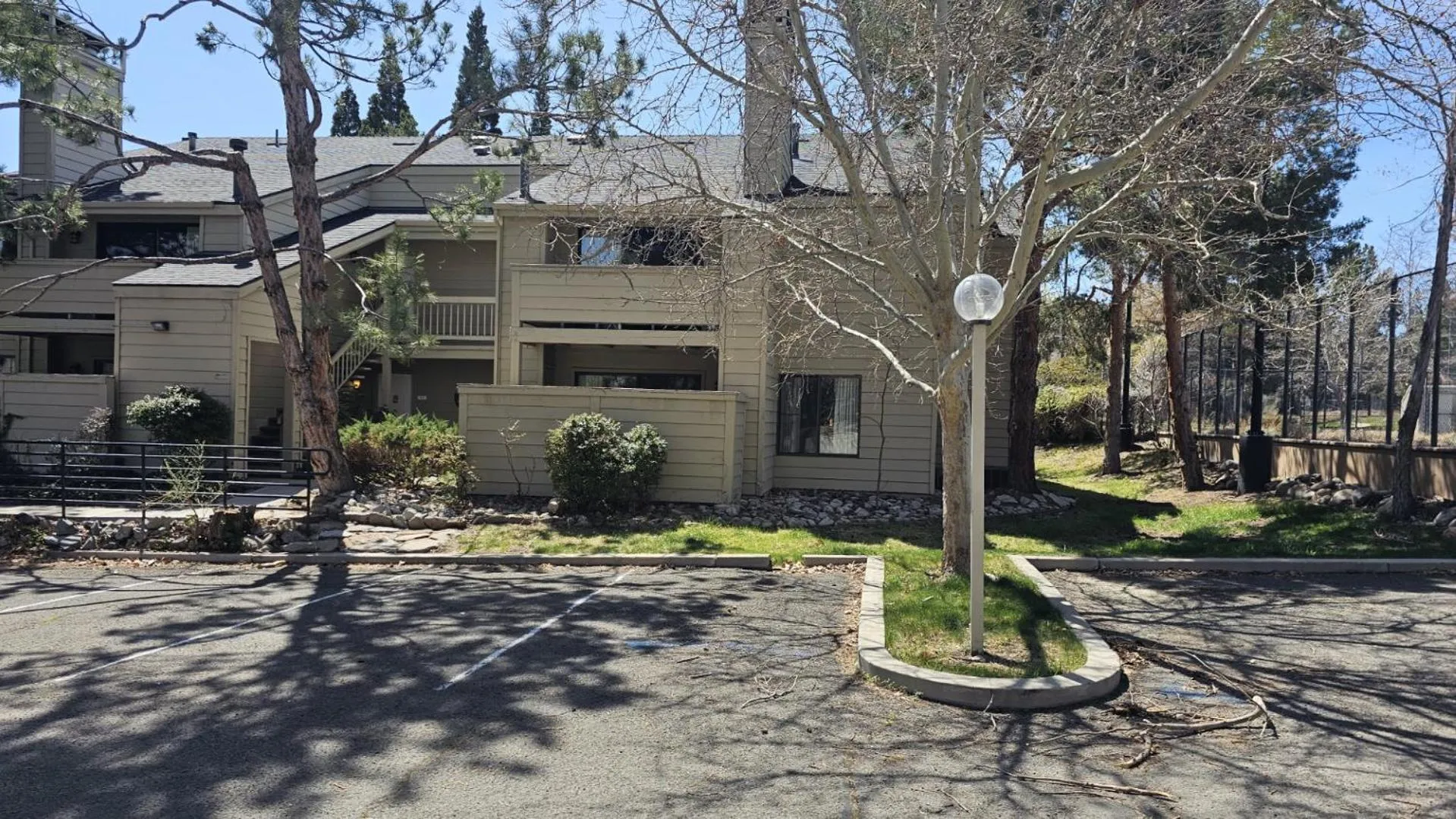 Property building in Club Lakeridge