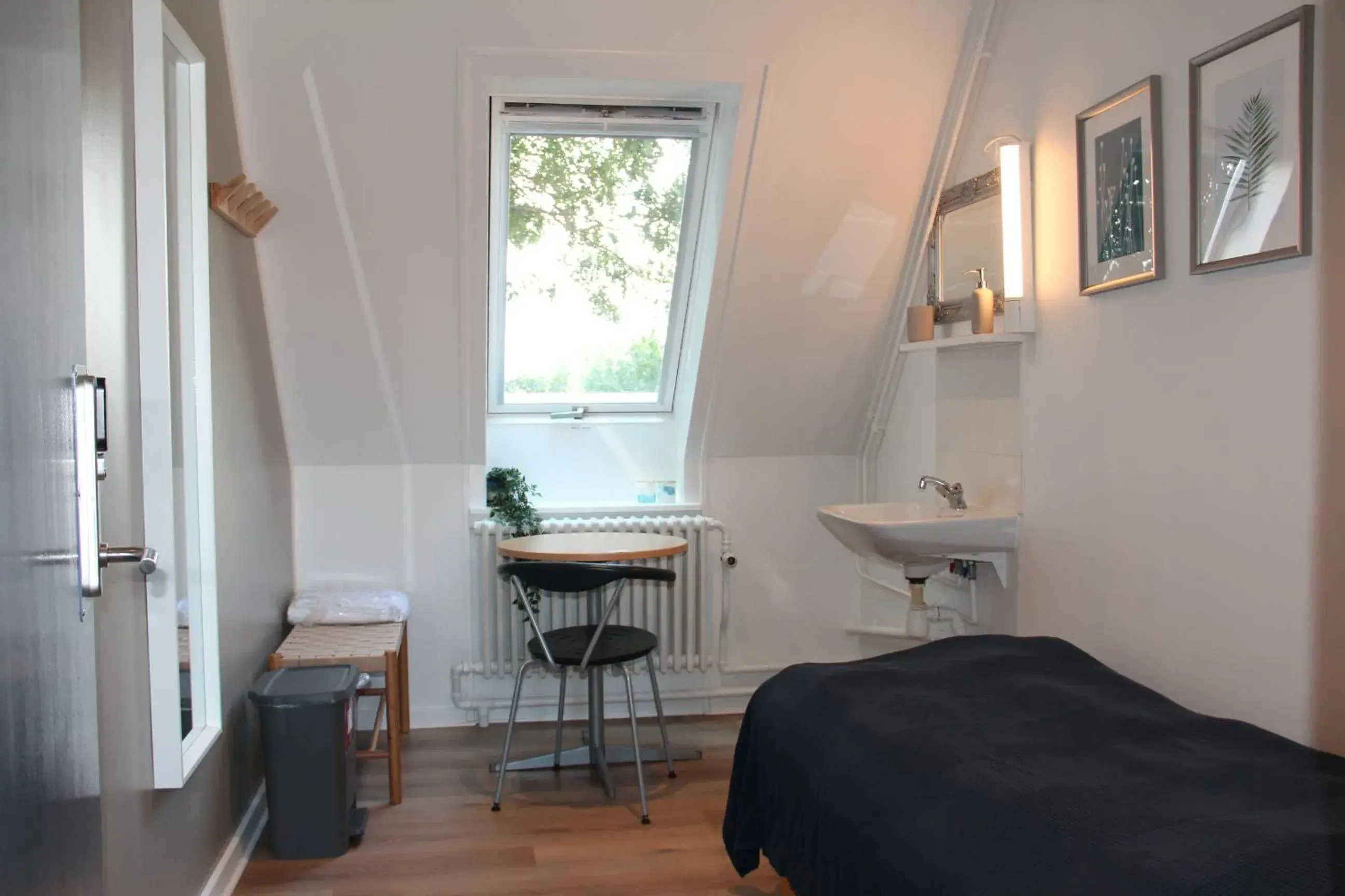 Single Room with Shared Shower and Toilet in Kragsbjerggaard Vandrerhjem Single Room with Shared Shower and Toilet in Kragsbjerggaard Vandrerhjem