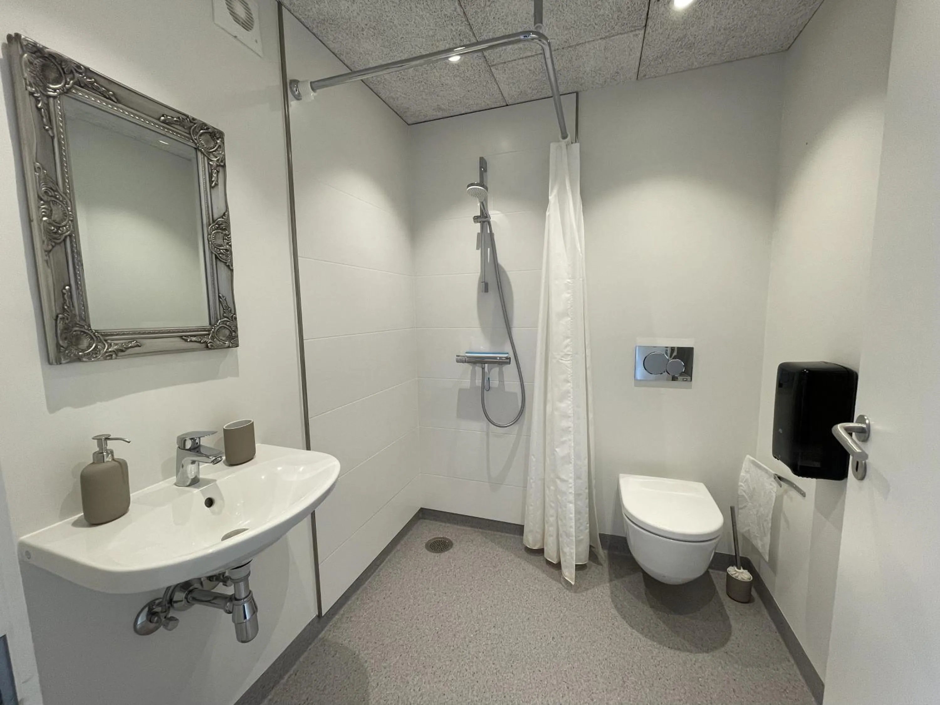 Shower in Kragsbjerggaard Vandrerhjem