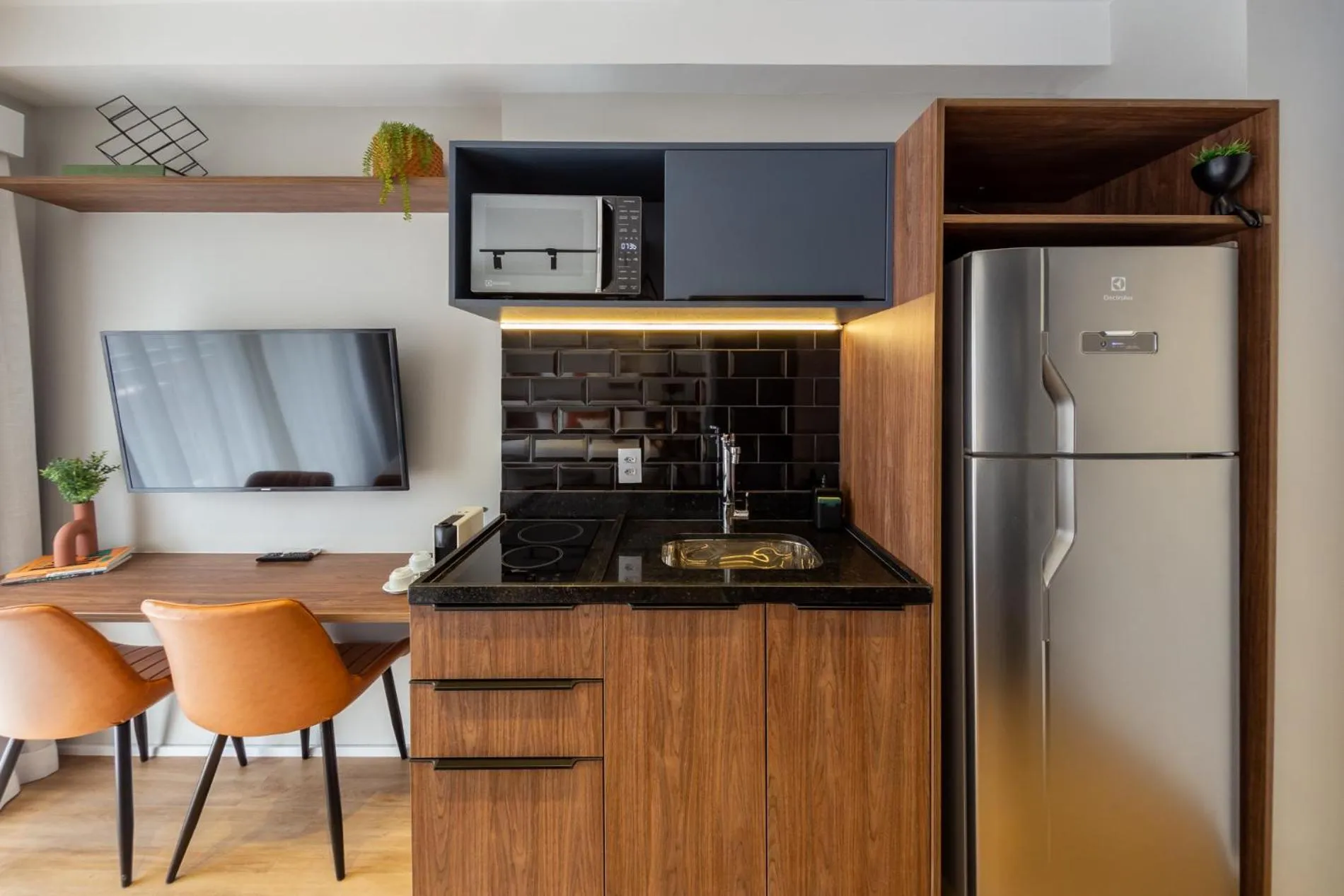 Day in House of Charlie Paraiso