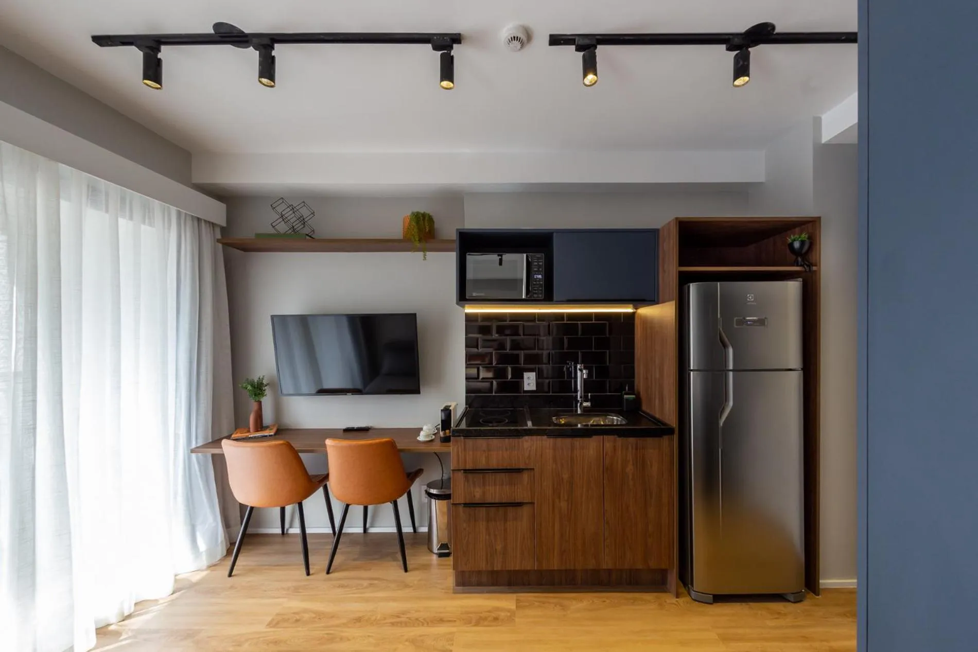 Day in House of Charlie Paraiso