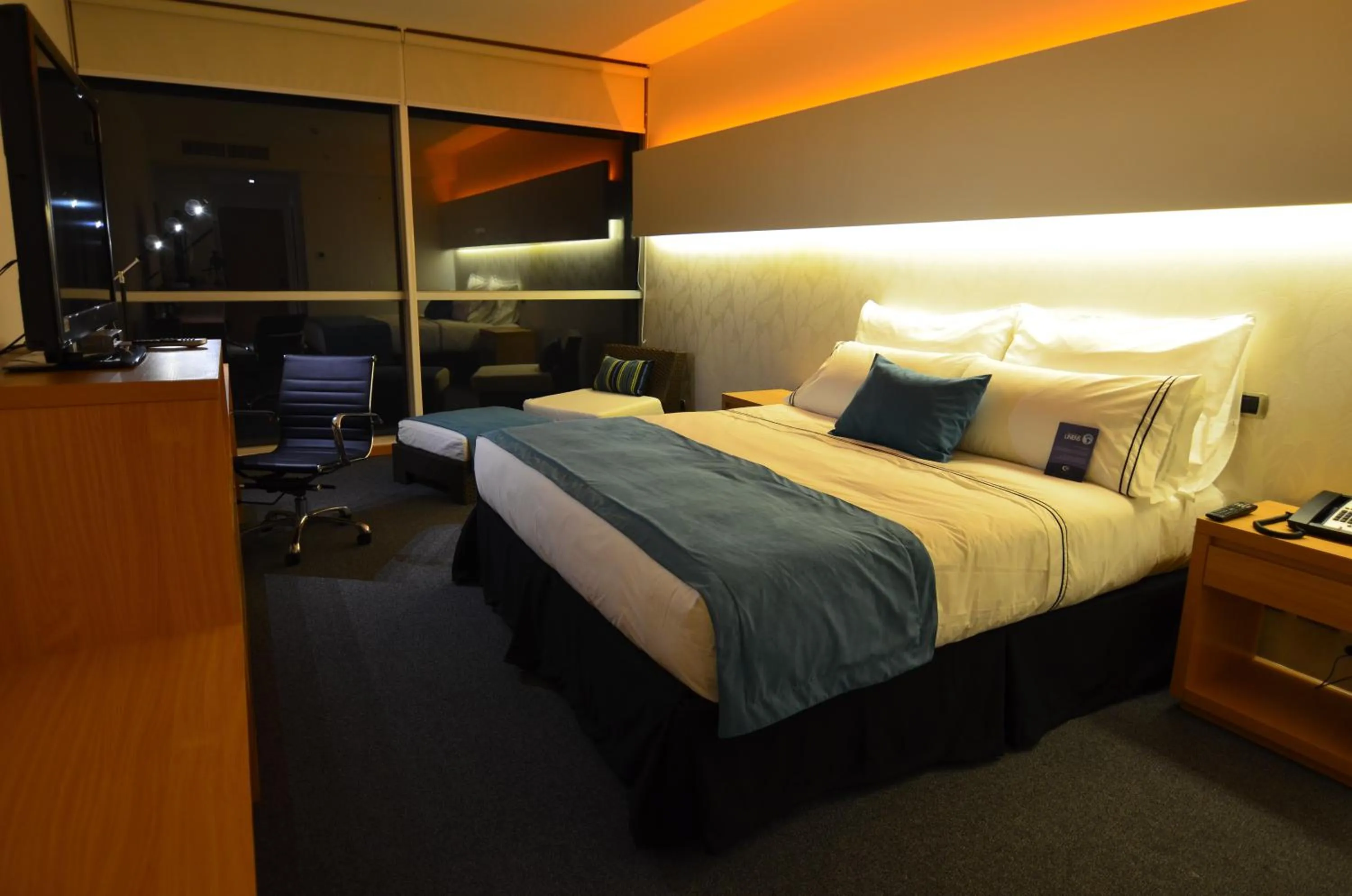 Photo of the whole room in Hotel Enjoy San Antonio