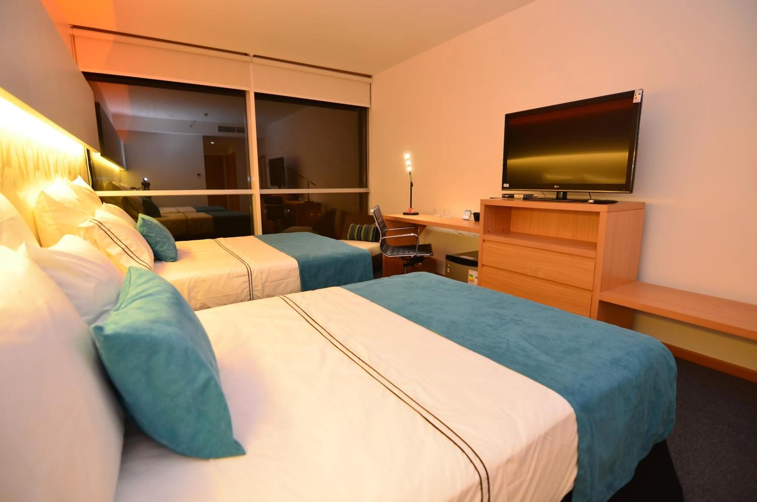 Photo of the whole room in Hotel Enjoy San Antonio