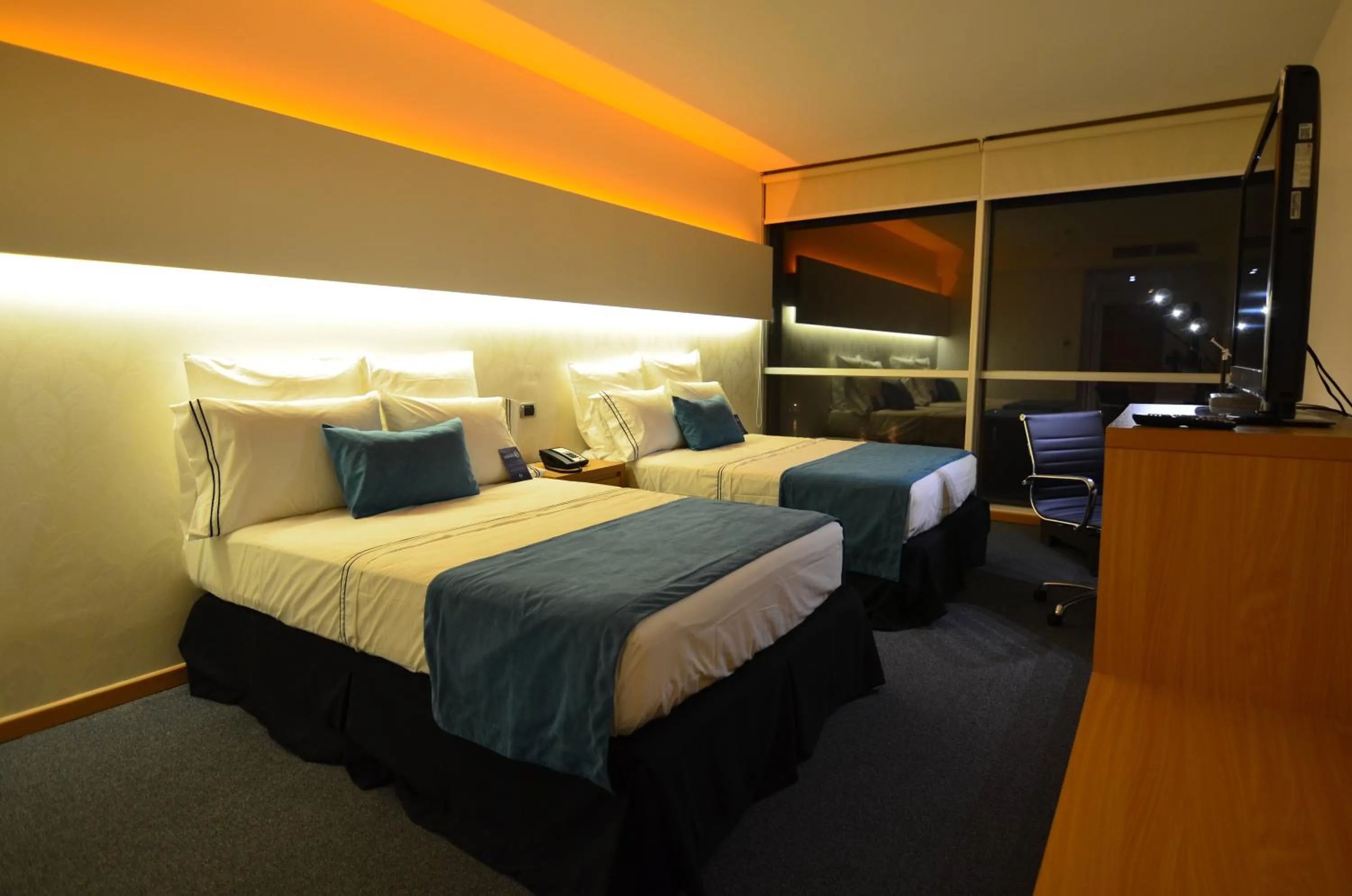 Photo of the whole room in Hotel Enjoy San Antonio