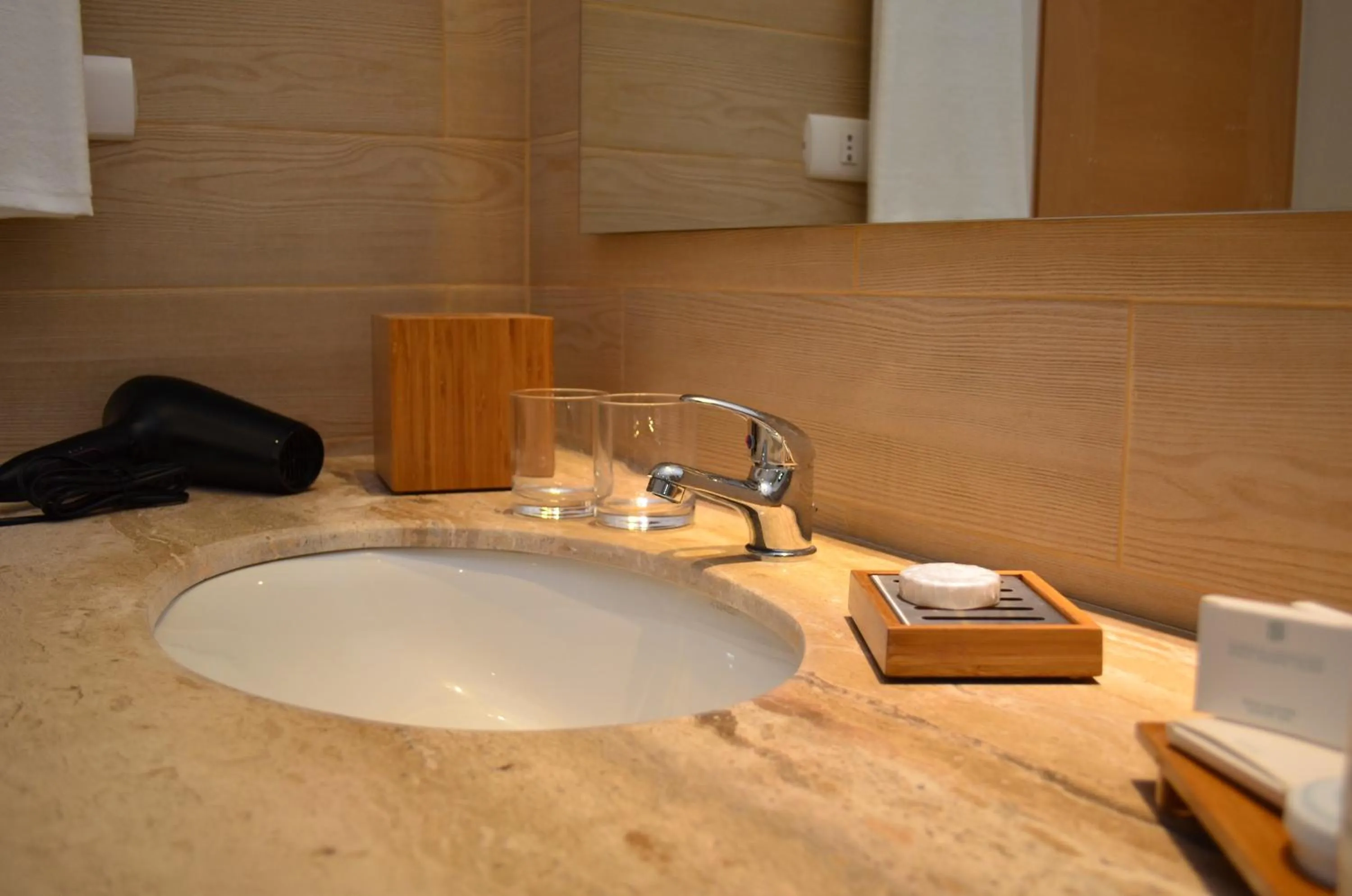 Photo of the whole room in Hotel Enjoy San Antonio