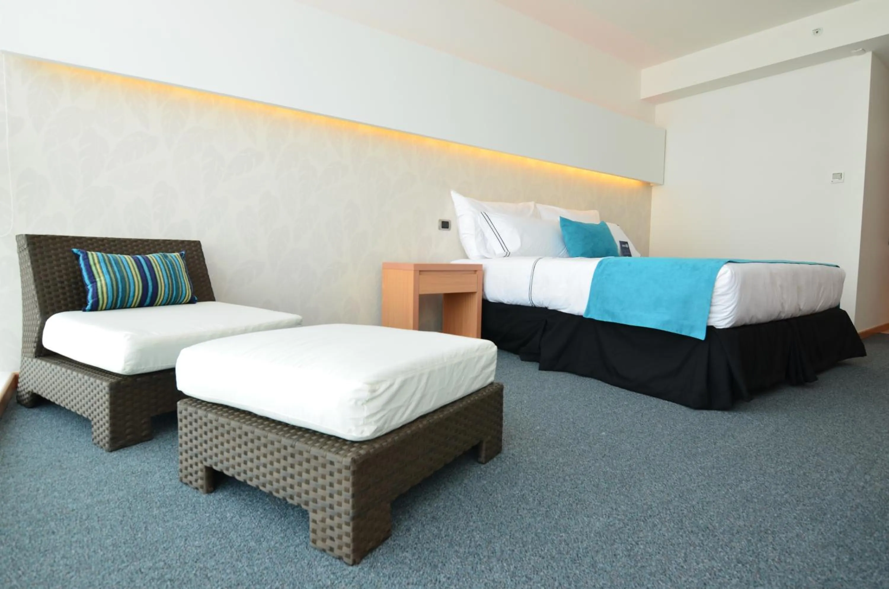 Photo of the whole room in Hotel Enjoy San Antonio