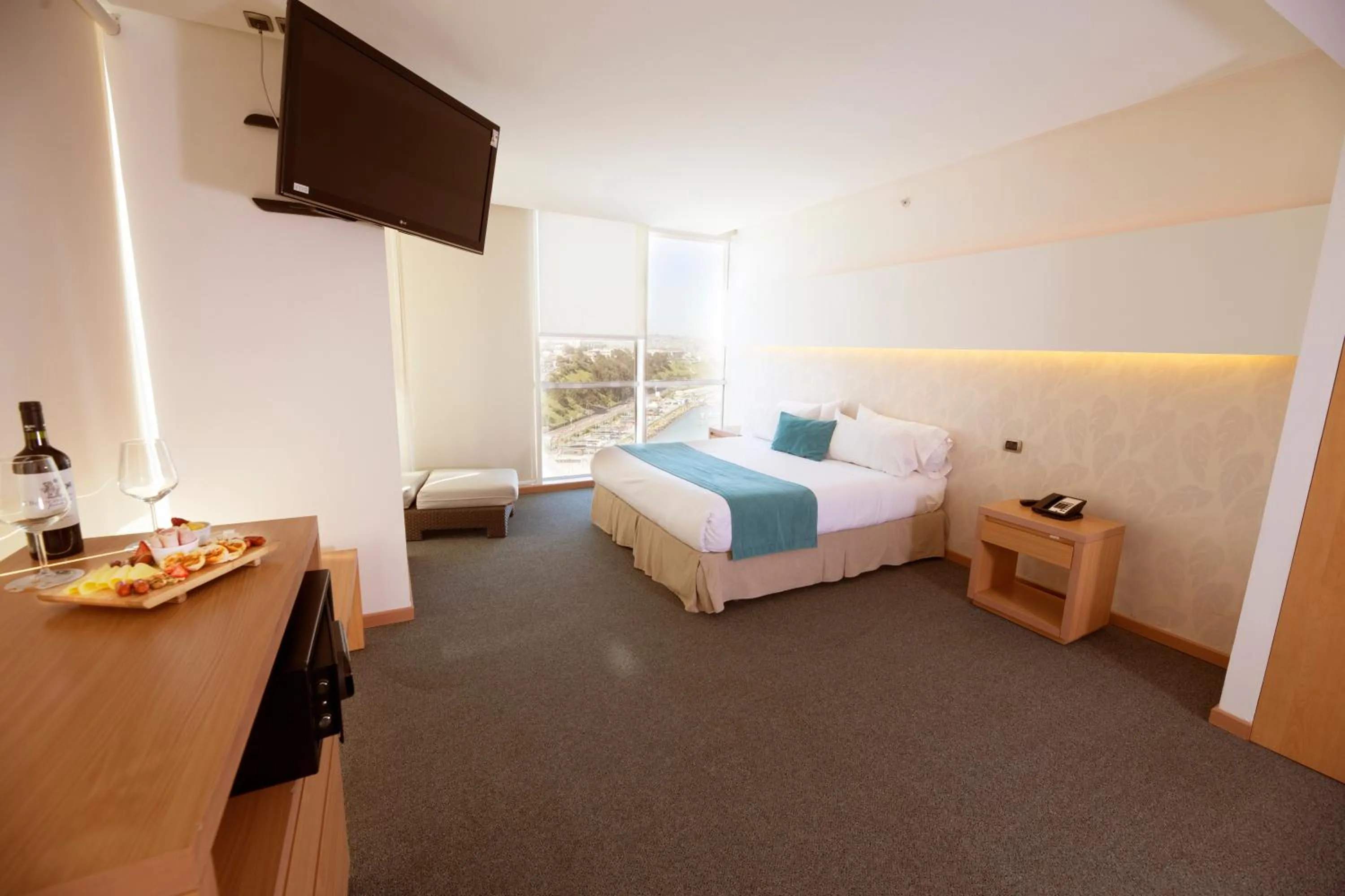 Photo of the whole room in Hotel Enjoy San Antonio