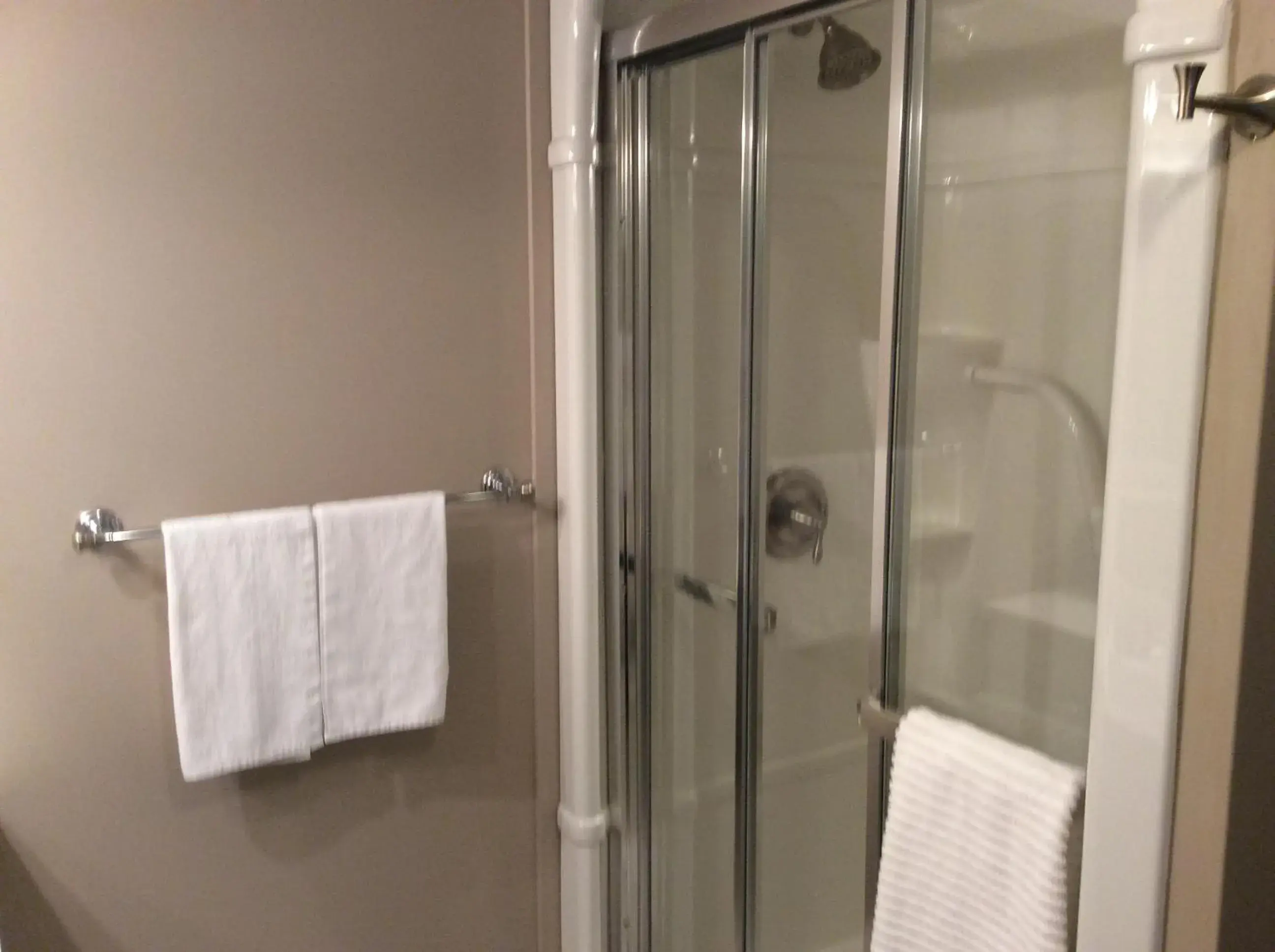 Queen Suite in N' This on the Bay -Vacation Suite Queen Suite in N' This on the Bay -Vacation Suite