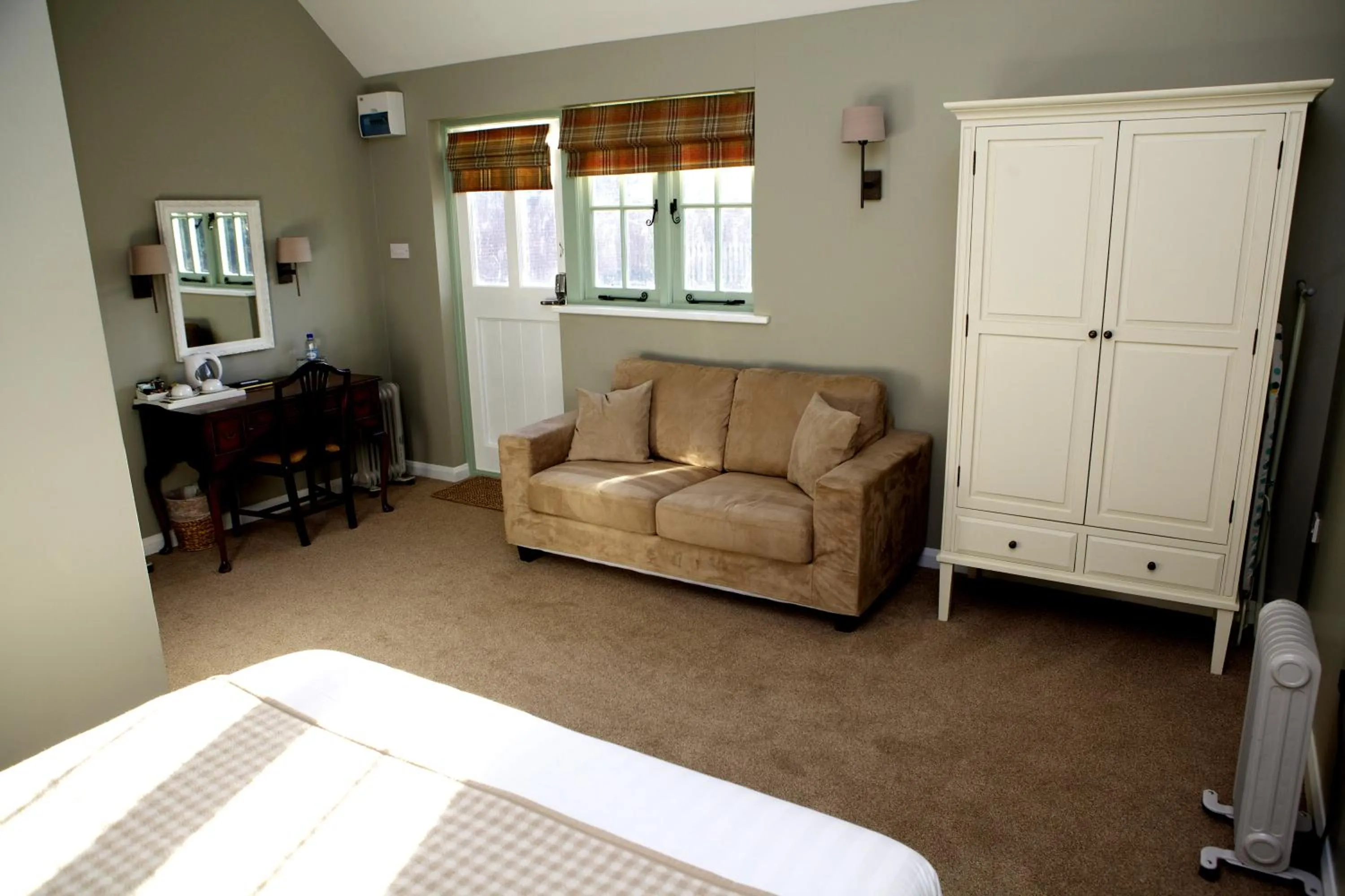 Decorative detail, Bed in The Bull Inn Lodges