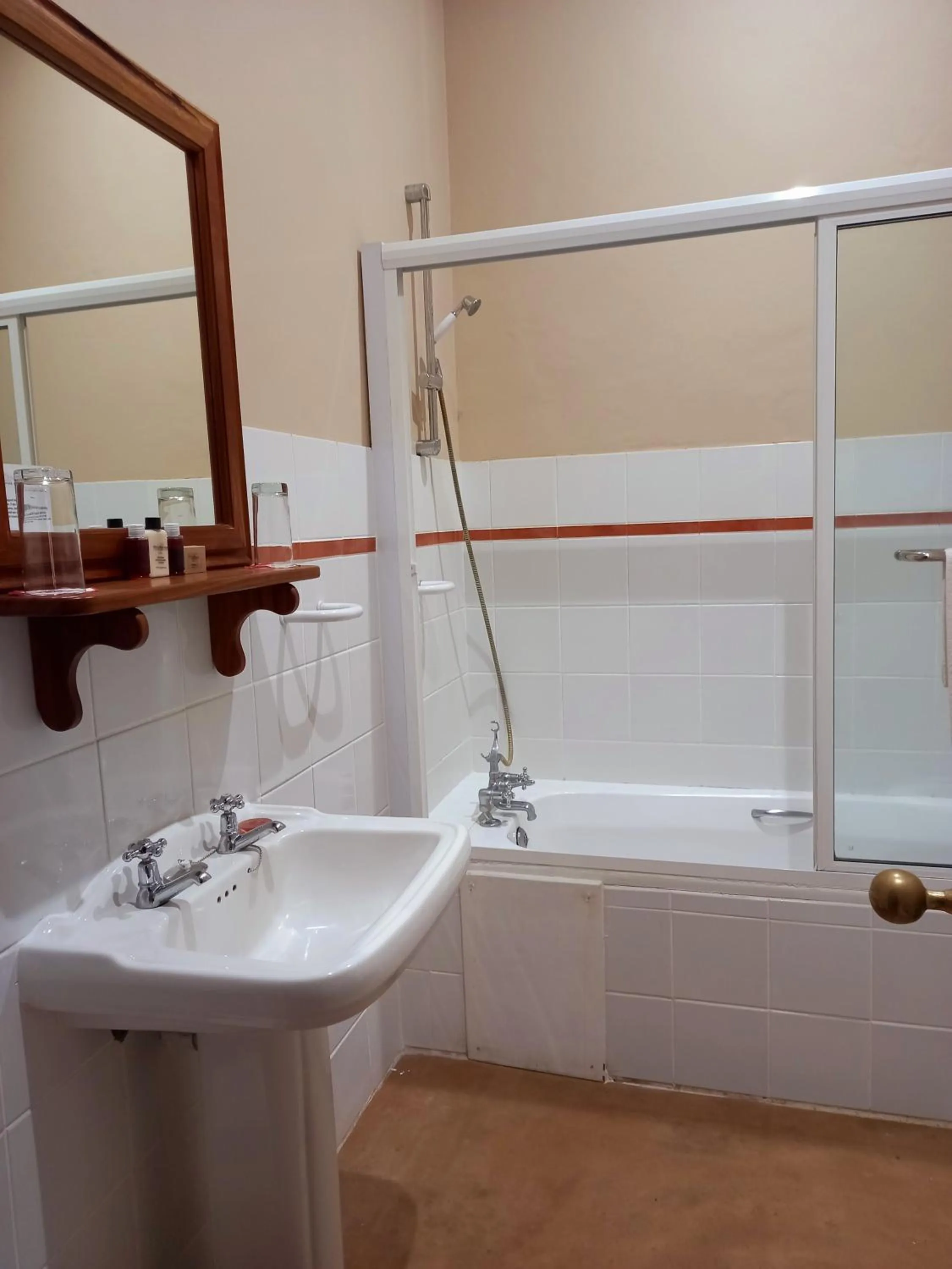 Bathroom in Ongegund Lodge