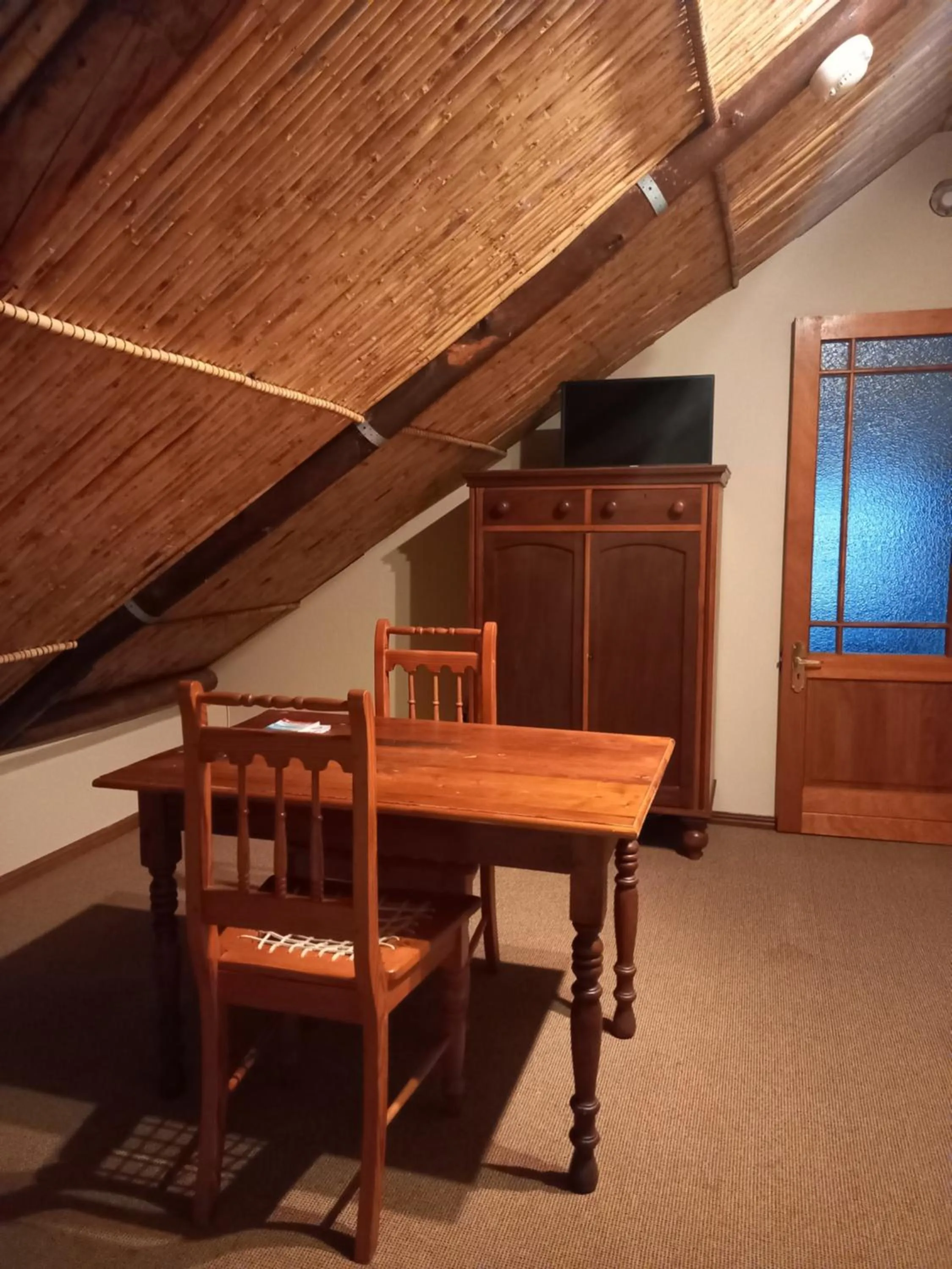 Dining area in Ongegund Lodge