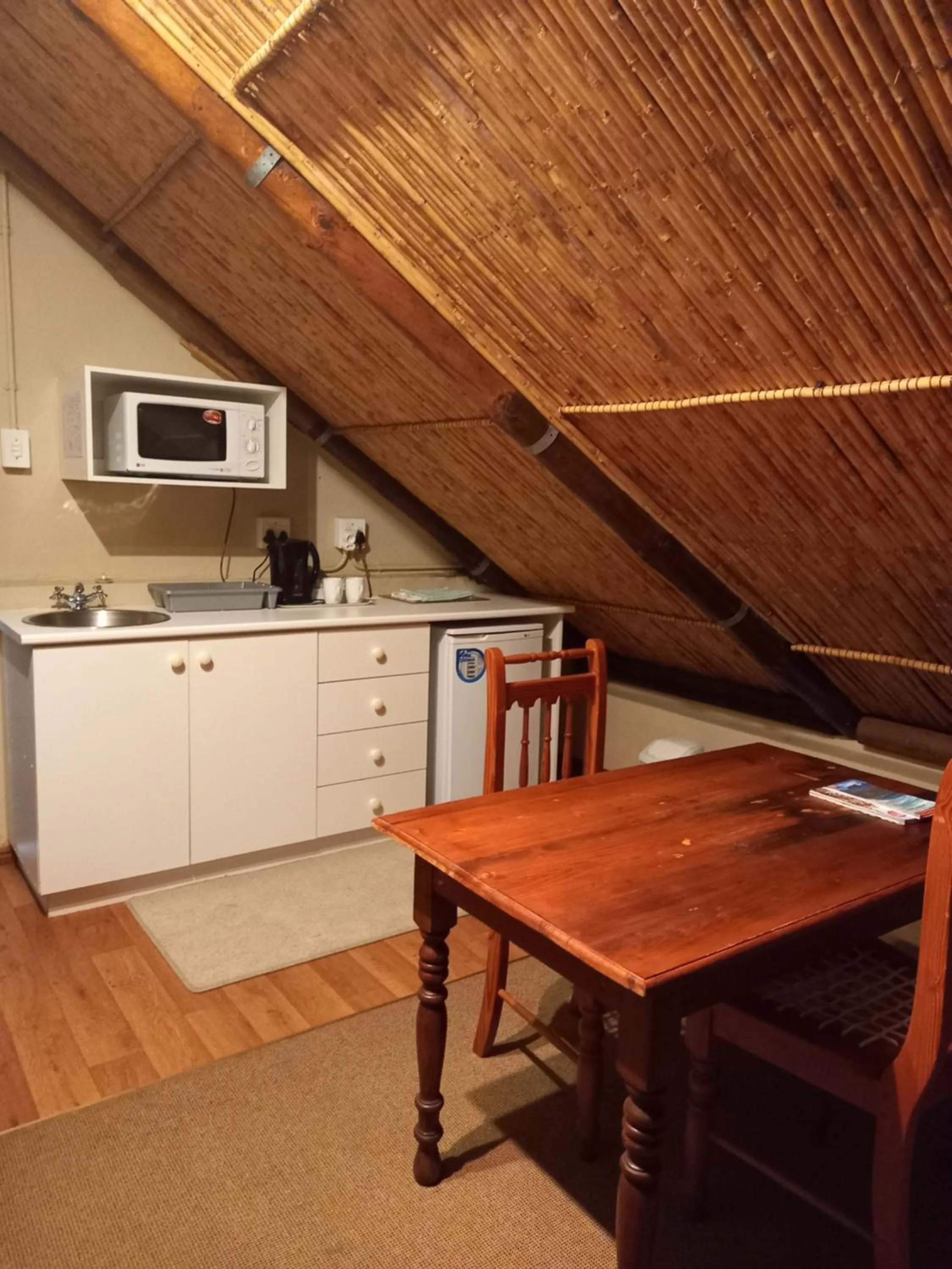 Kitchen or kitchenette in Ongegund Lodge