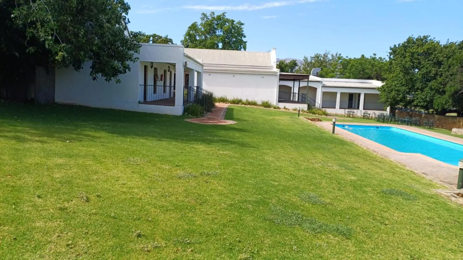 Swimming pool in Ongegund Lodge