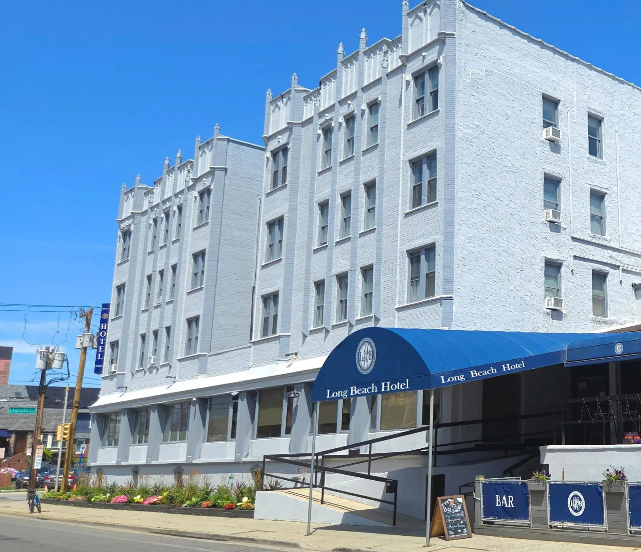 Property building in Long Beach Hotel Property building in Long Beach Hotel