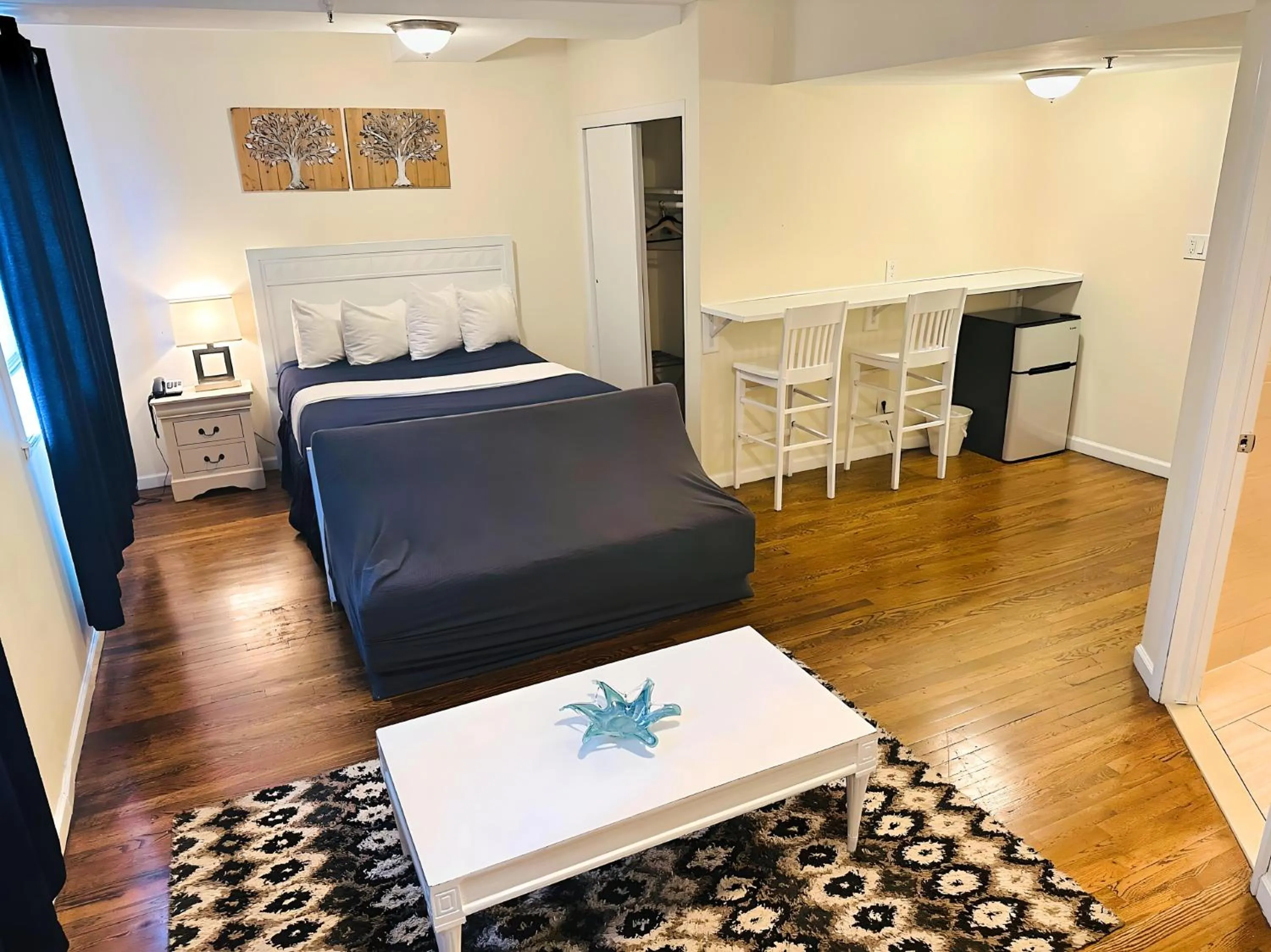 Bed in Long Beach Hotel