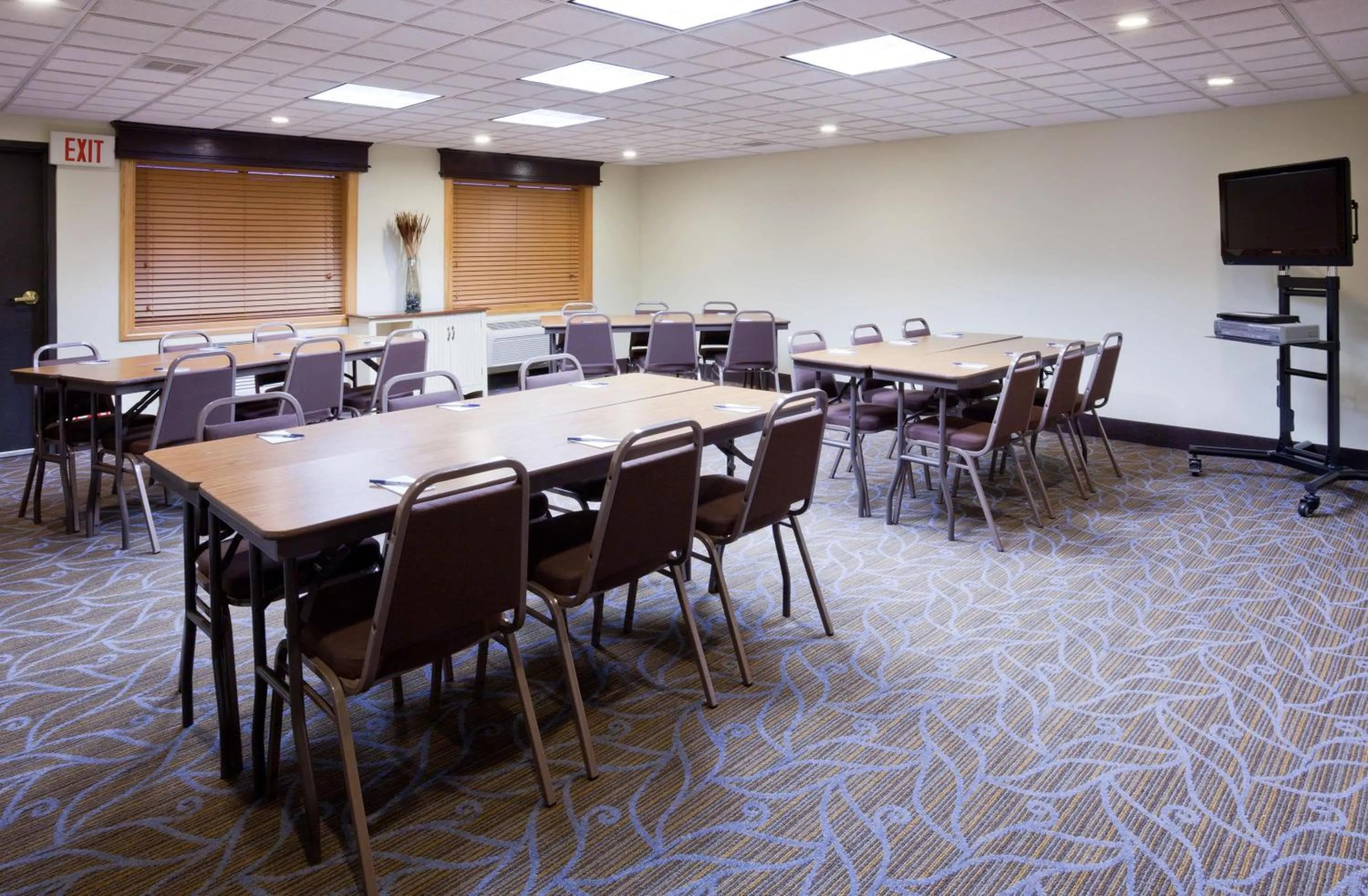 Meeting/conference room in AmericInn by Wyndham Princeton MN